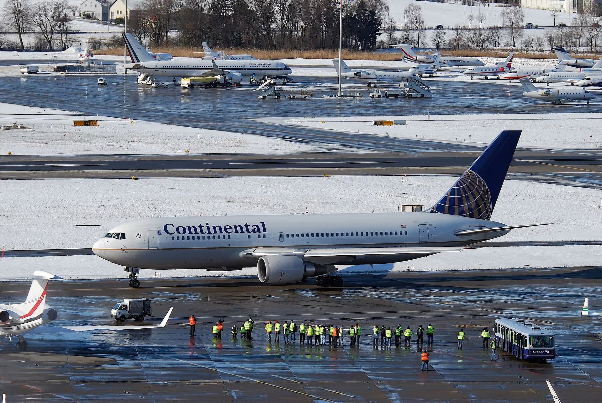 N69154 — Twin-engine aircraft