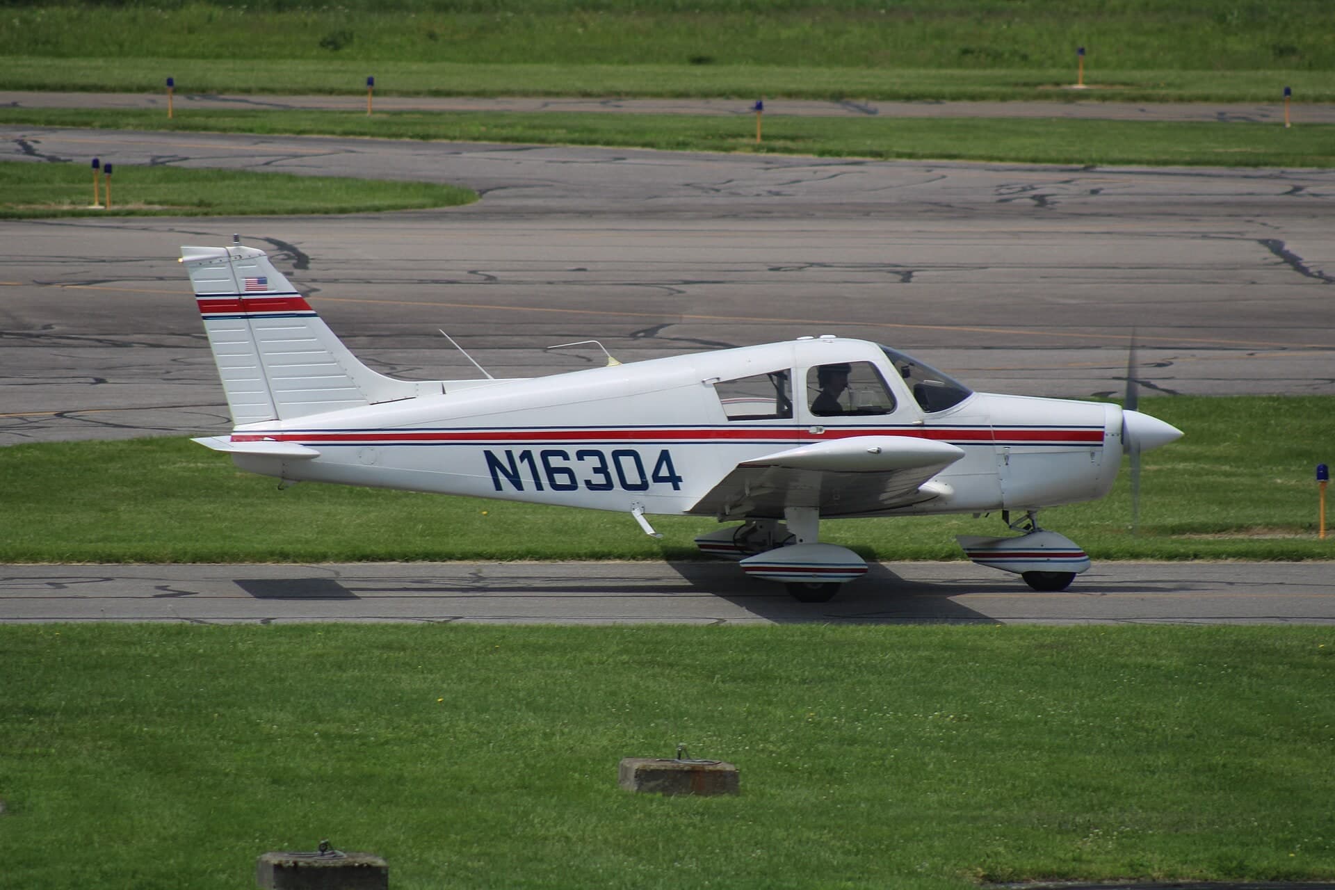 N16304 — Single-engine aircraft