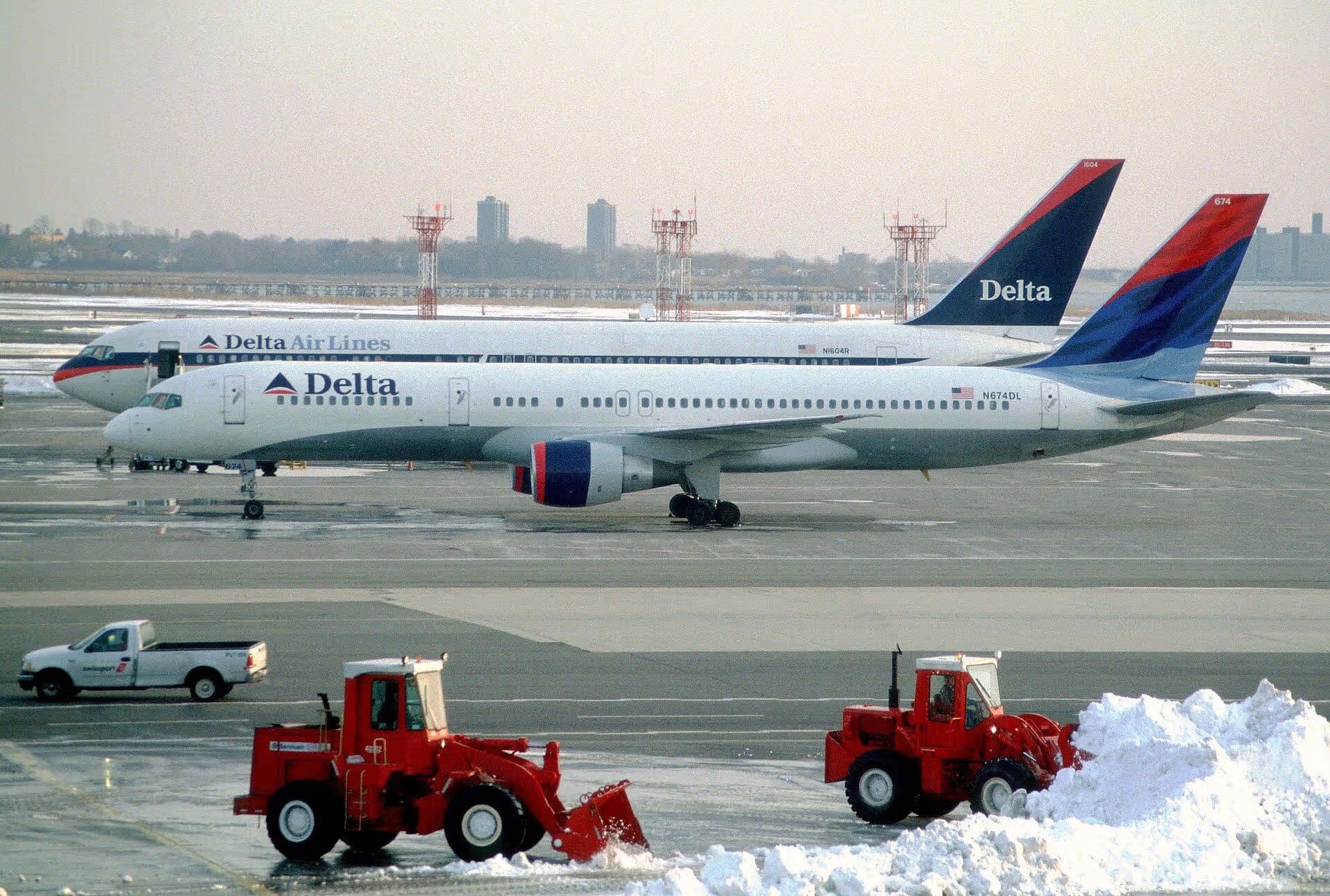 N674DL — Aircraft