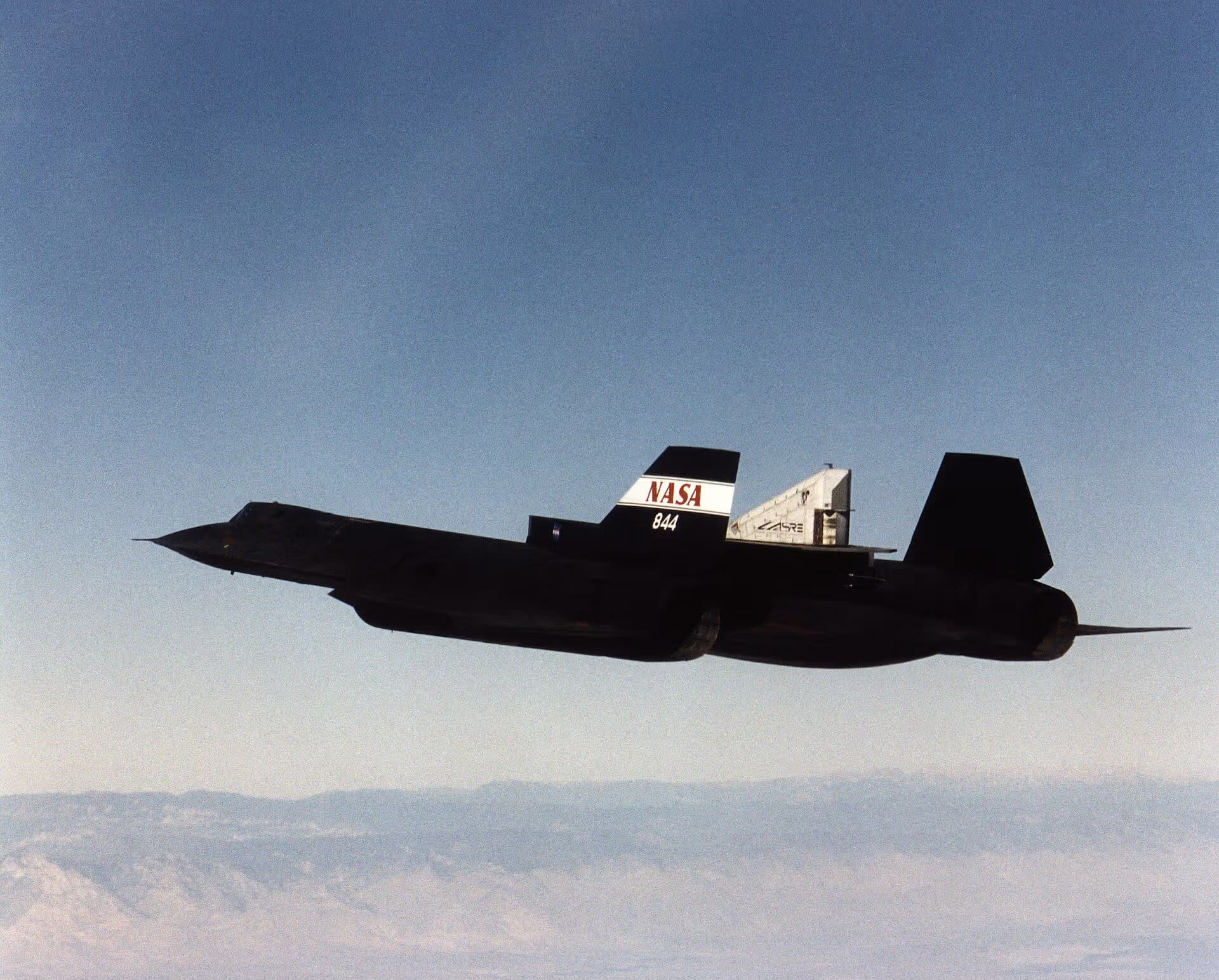 Unidentified — Twin-engine aircraft