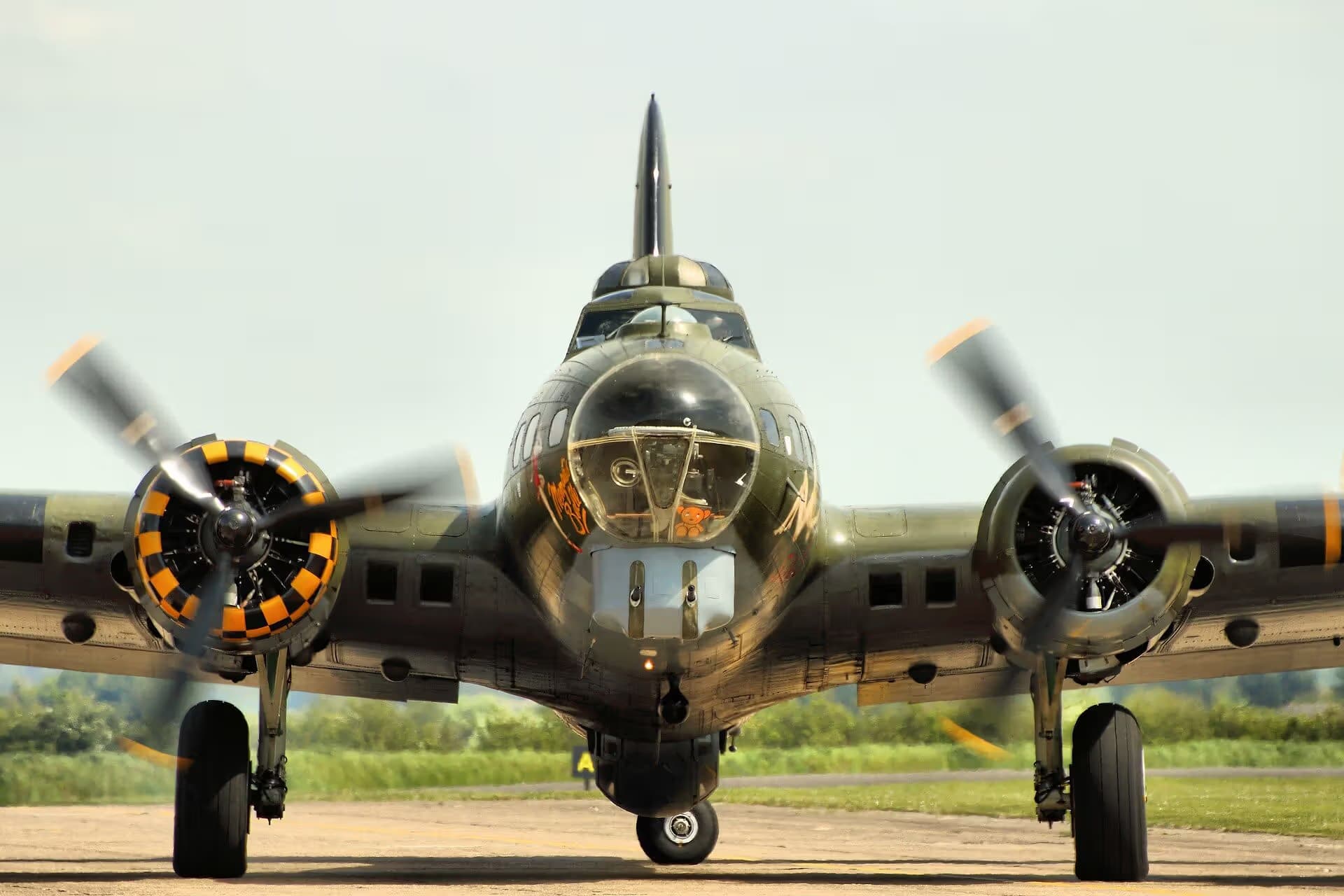 Unidentified — Twin-engine aircraft