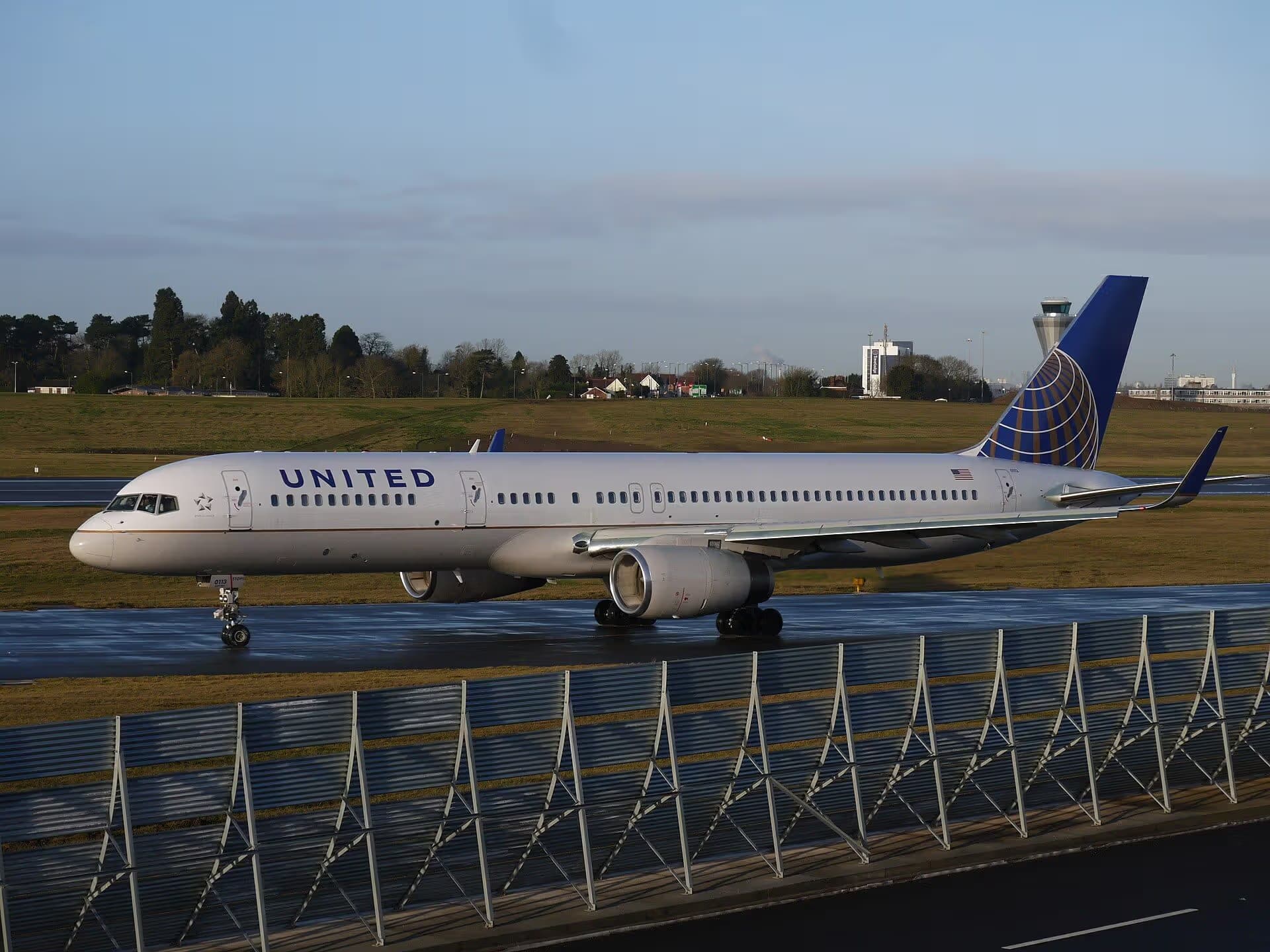 N13113 — Twin-engine aircraft