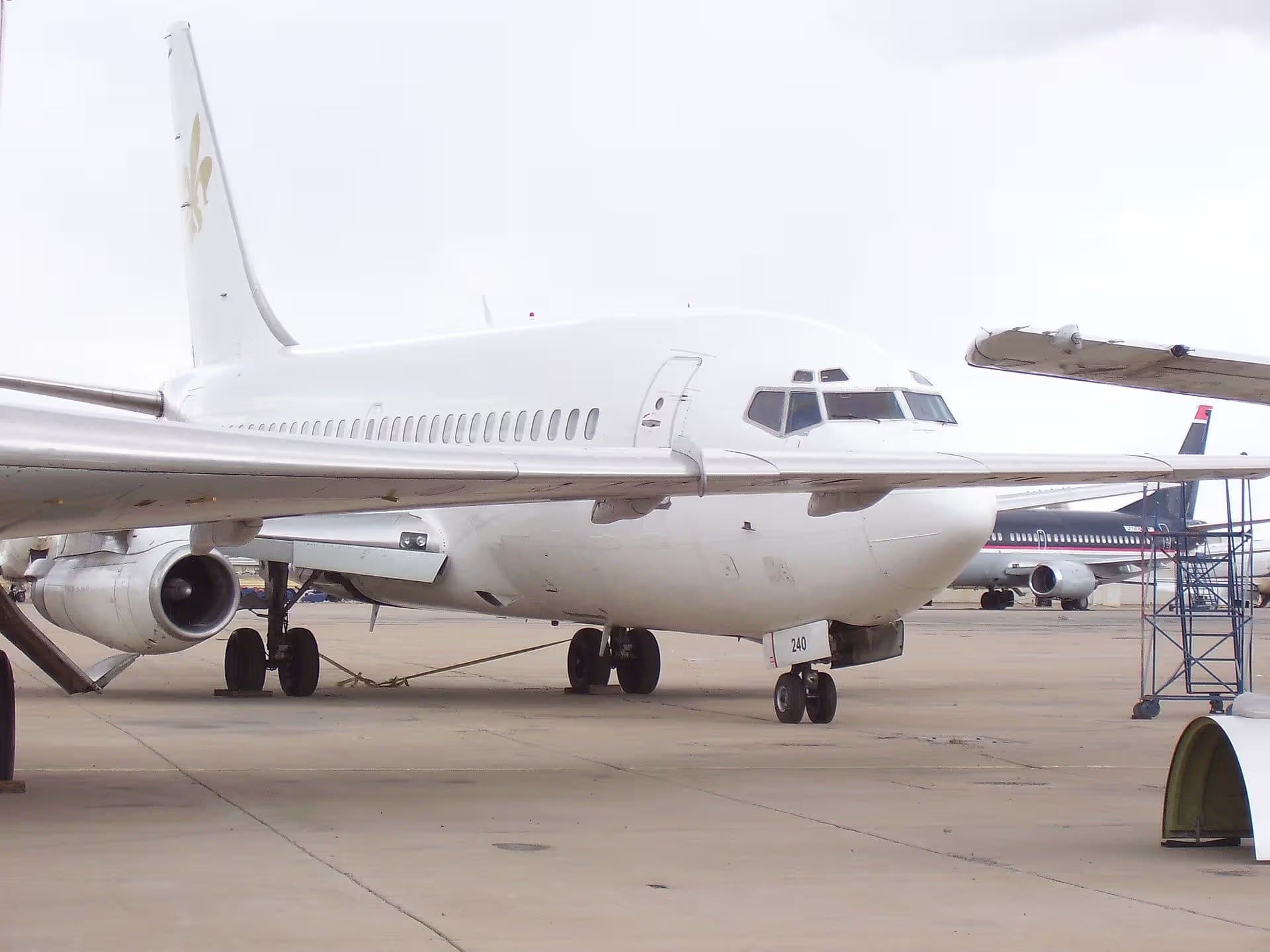 N240AU — Boeing
