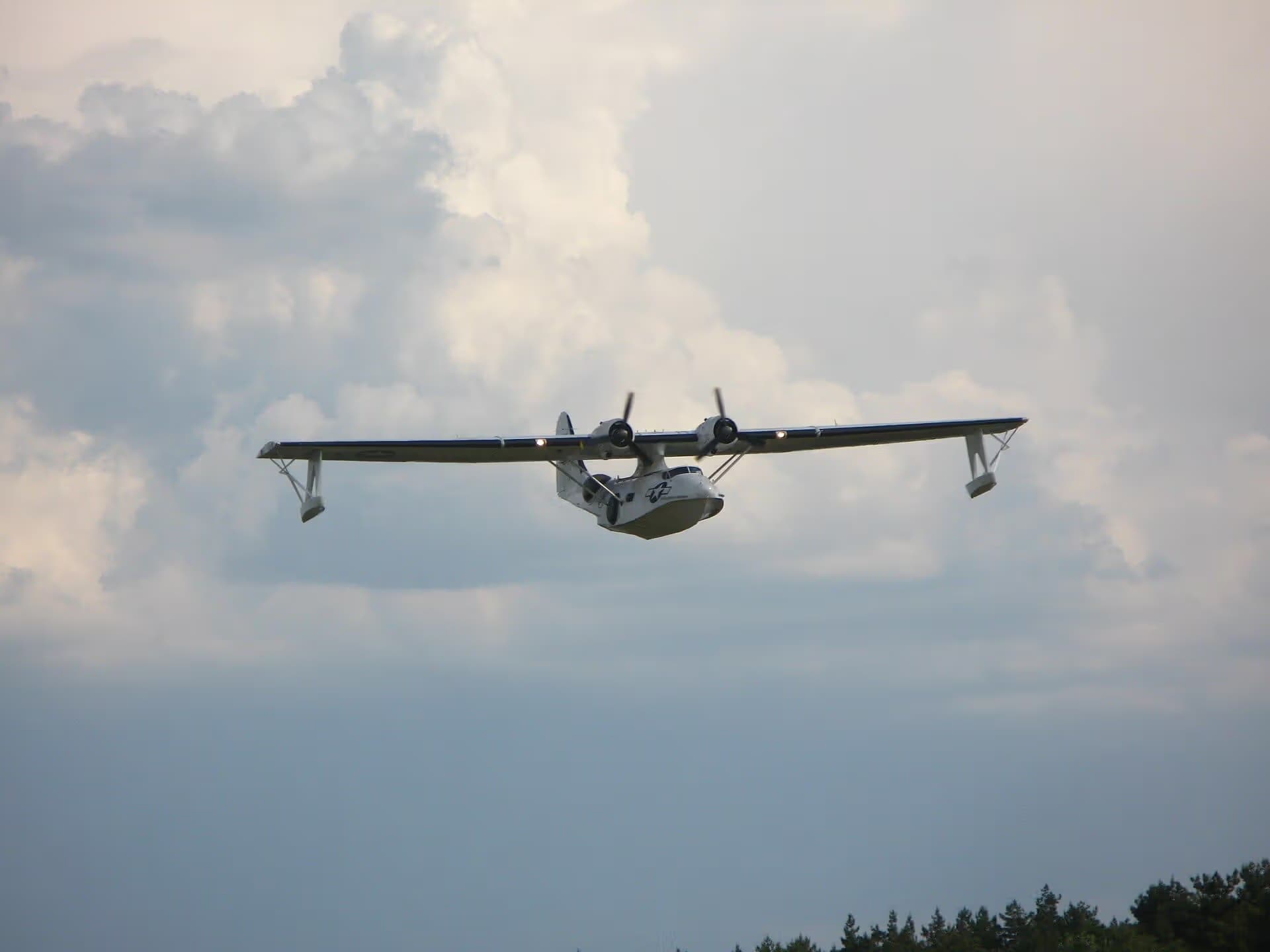 Unidentified — Twin-engine aircraft