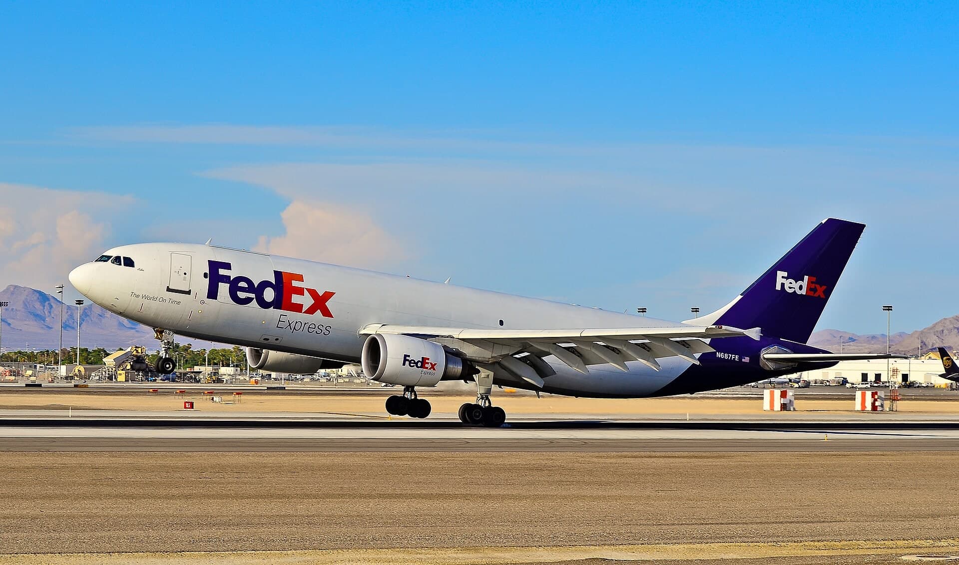 N687FE — Twin-engine aircraft