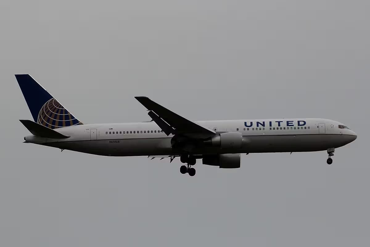 N656UA — Boeing