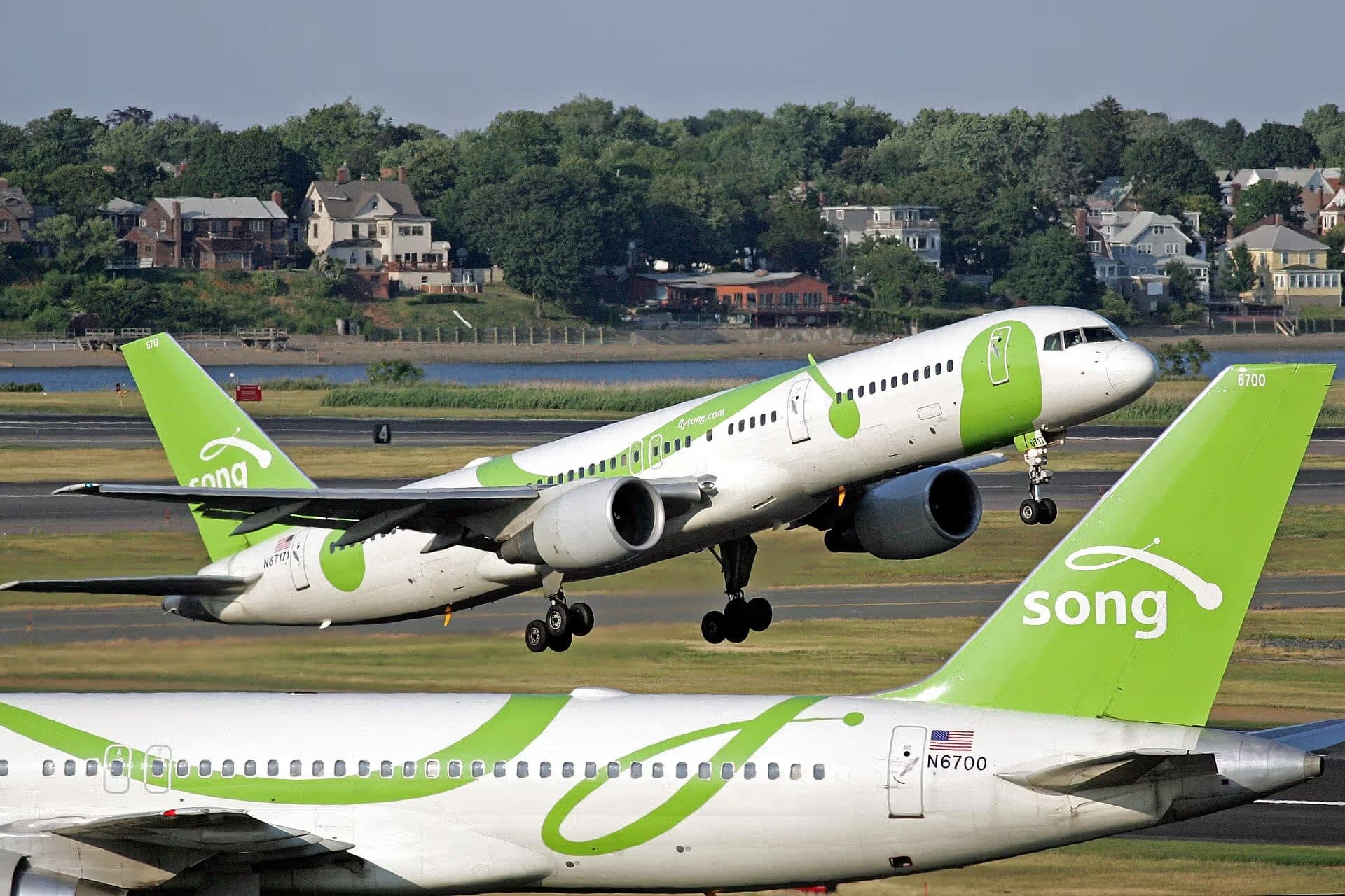 N6700 — Twin-engine aircraft