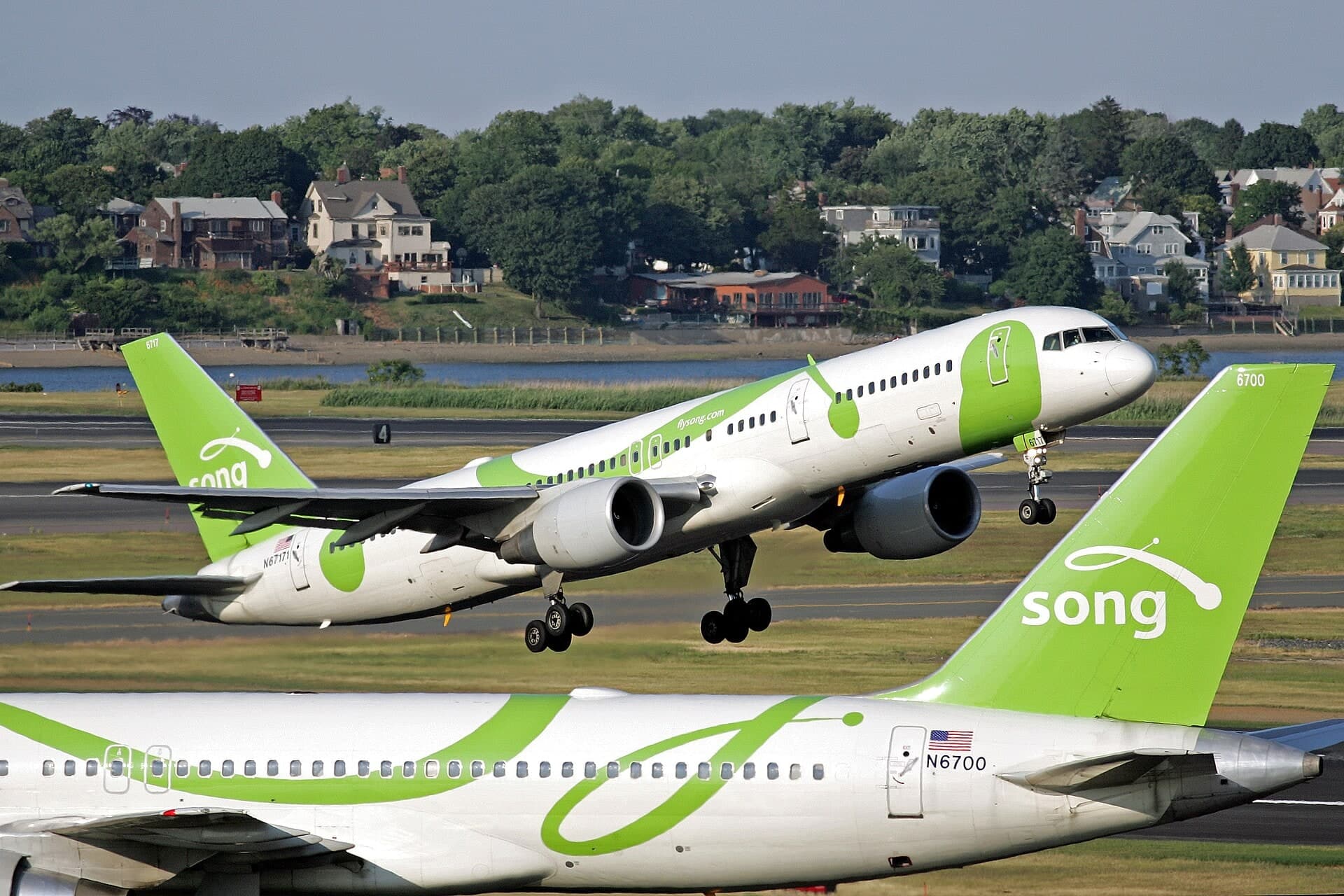 N6700 — Twin-engine aircraft