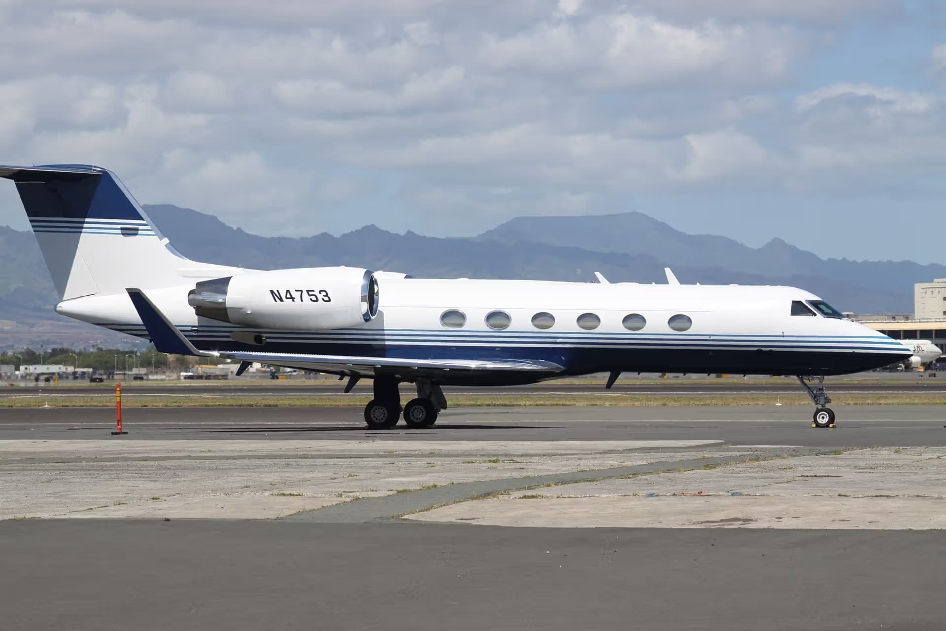 N4753 — Business jet