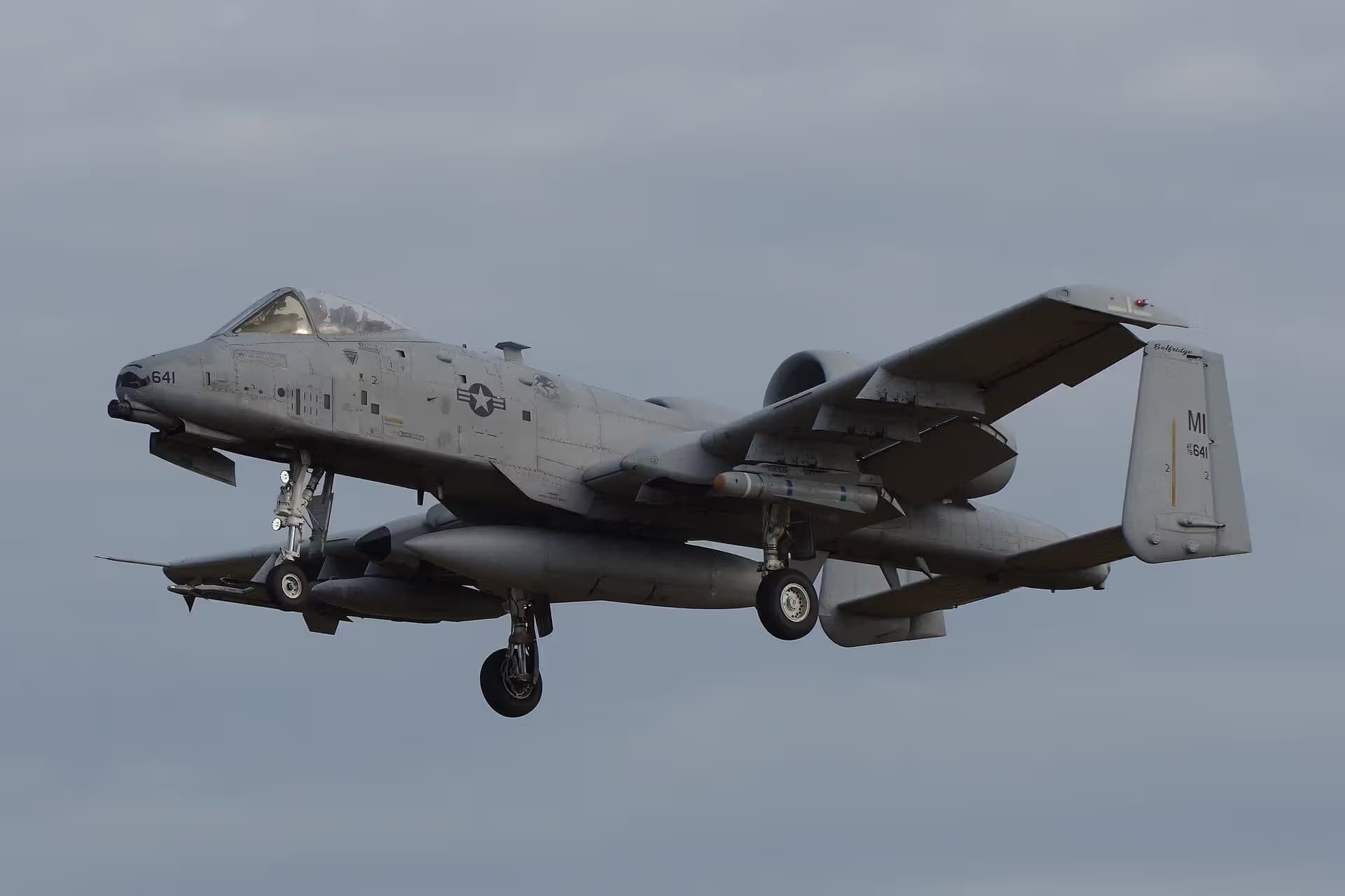 Unidentified — Twin-engine aircraft