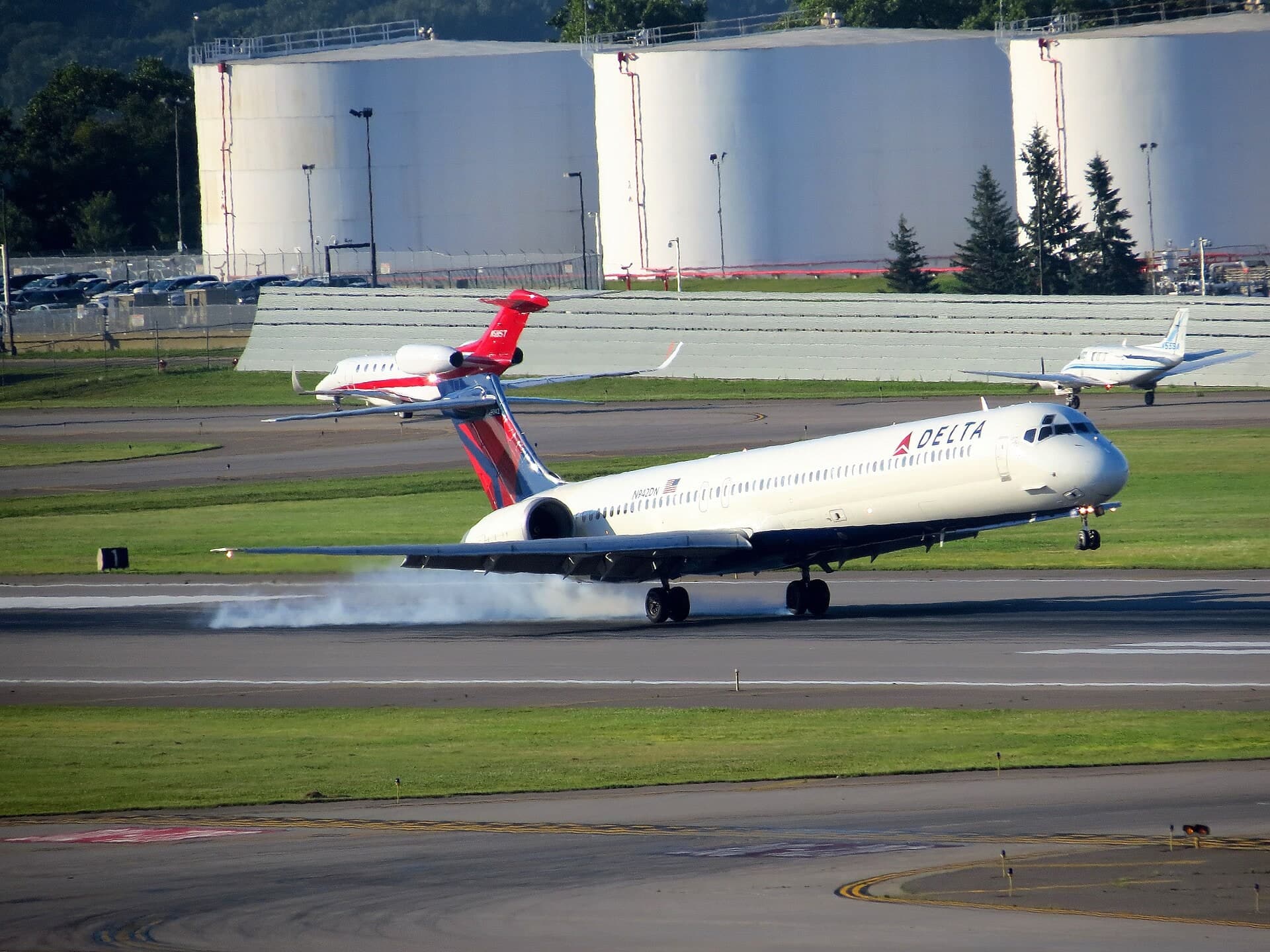 N942DN — Twin-engine aircraft