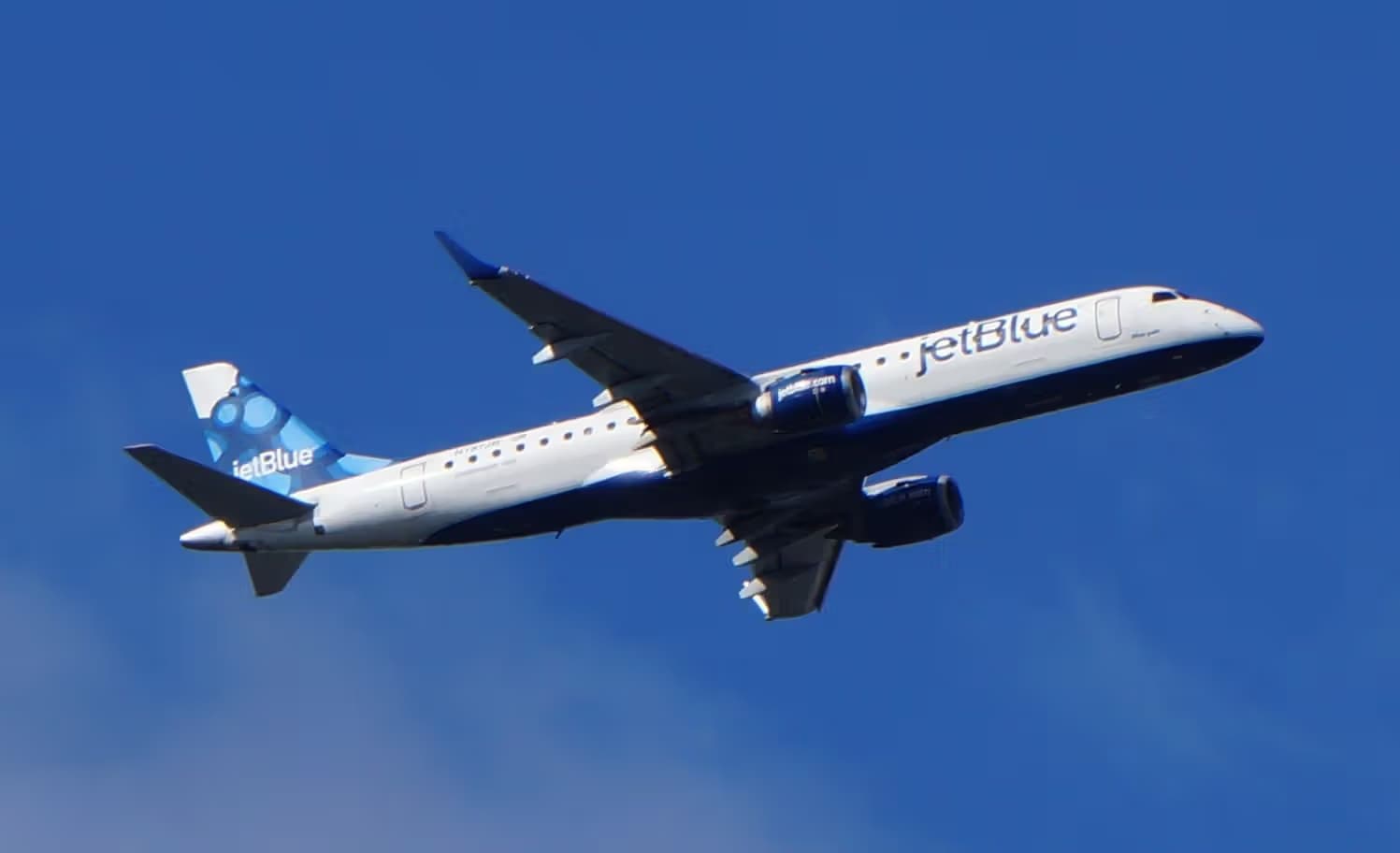 N187JB — Twin-engine aircraft