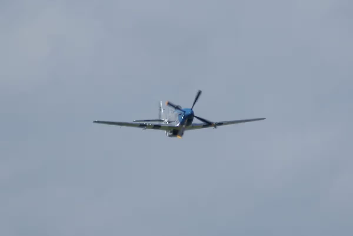 Unidentified — Single-engine aircraft