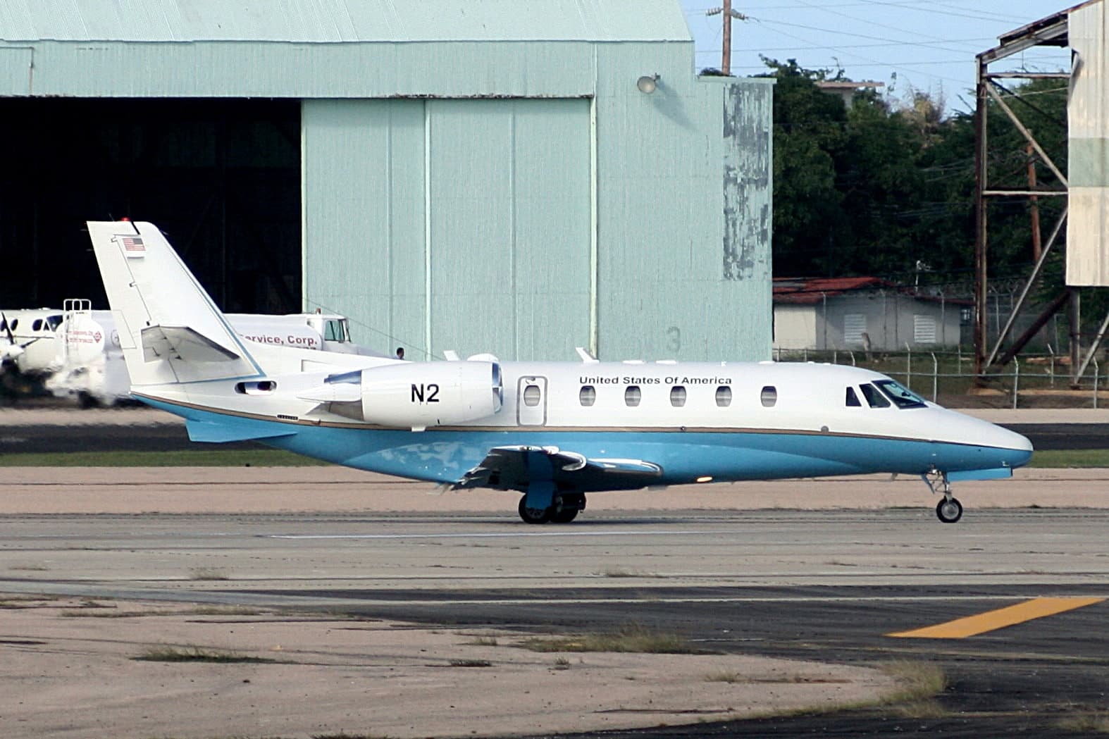 N2 — Business jet
