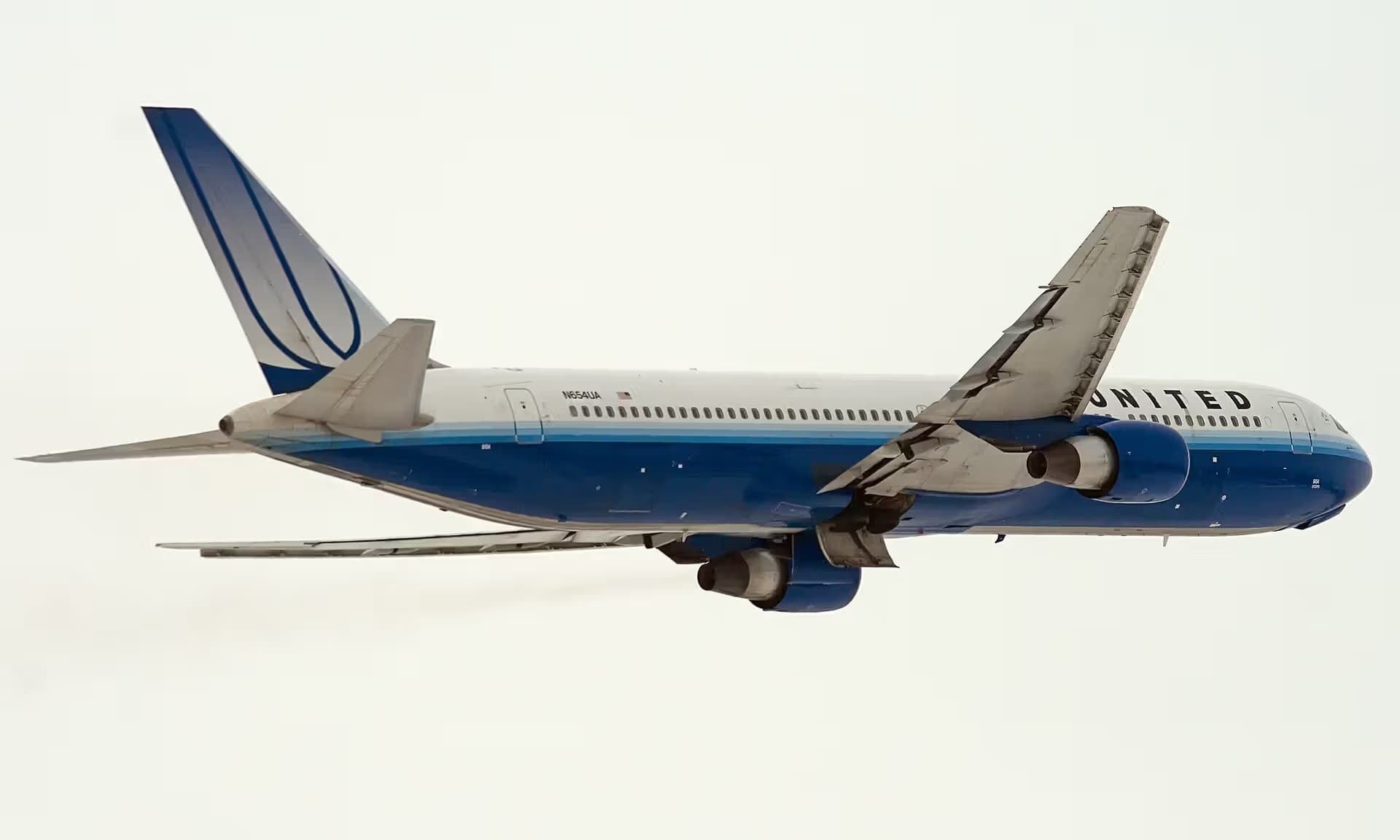N654UA — Twin-engine aircraft at Domodedovo International Airport