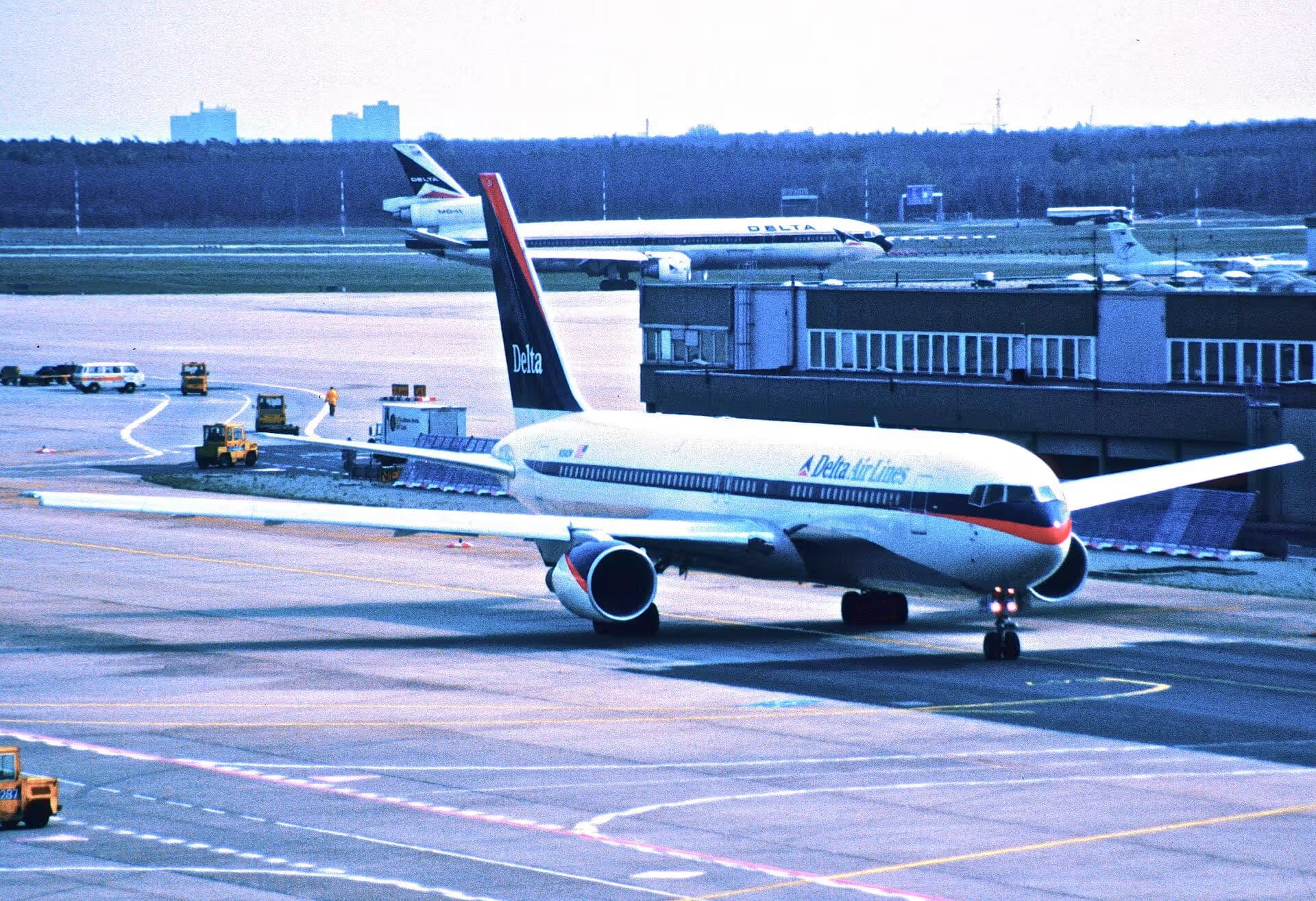 N194DN — Twin-engine aircraft