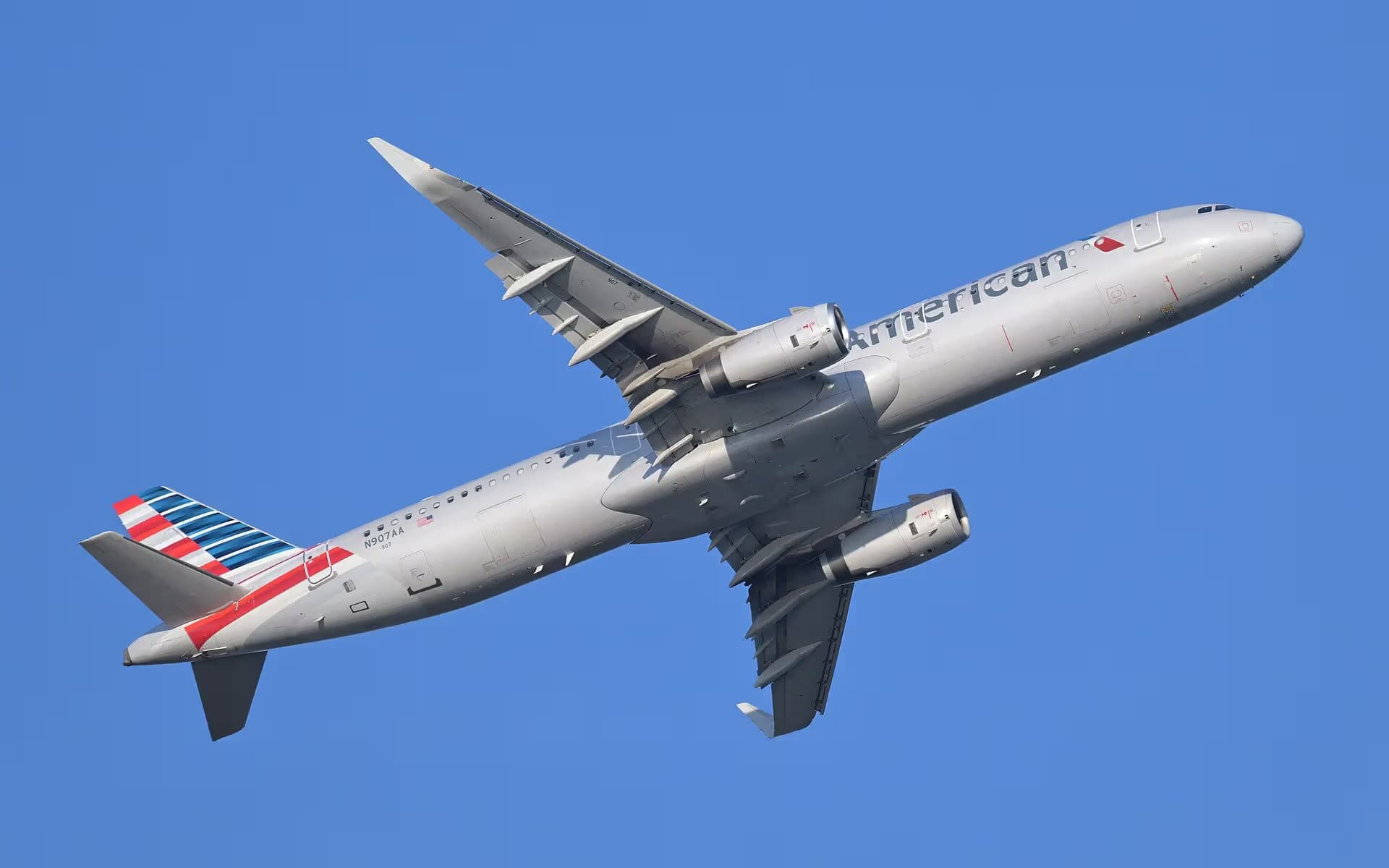 N907AA — Airbus