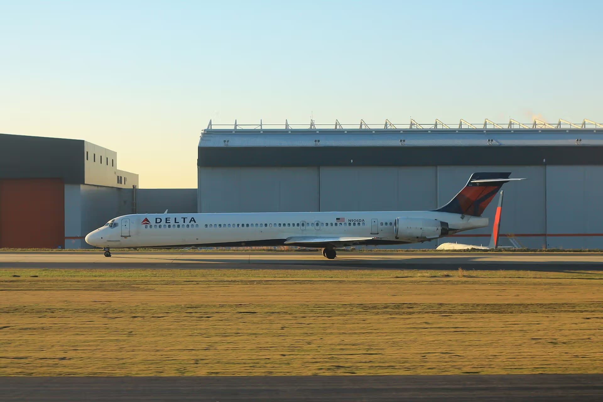 N906DA — Douglas