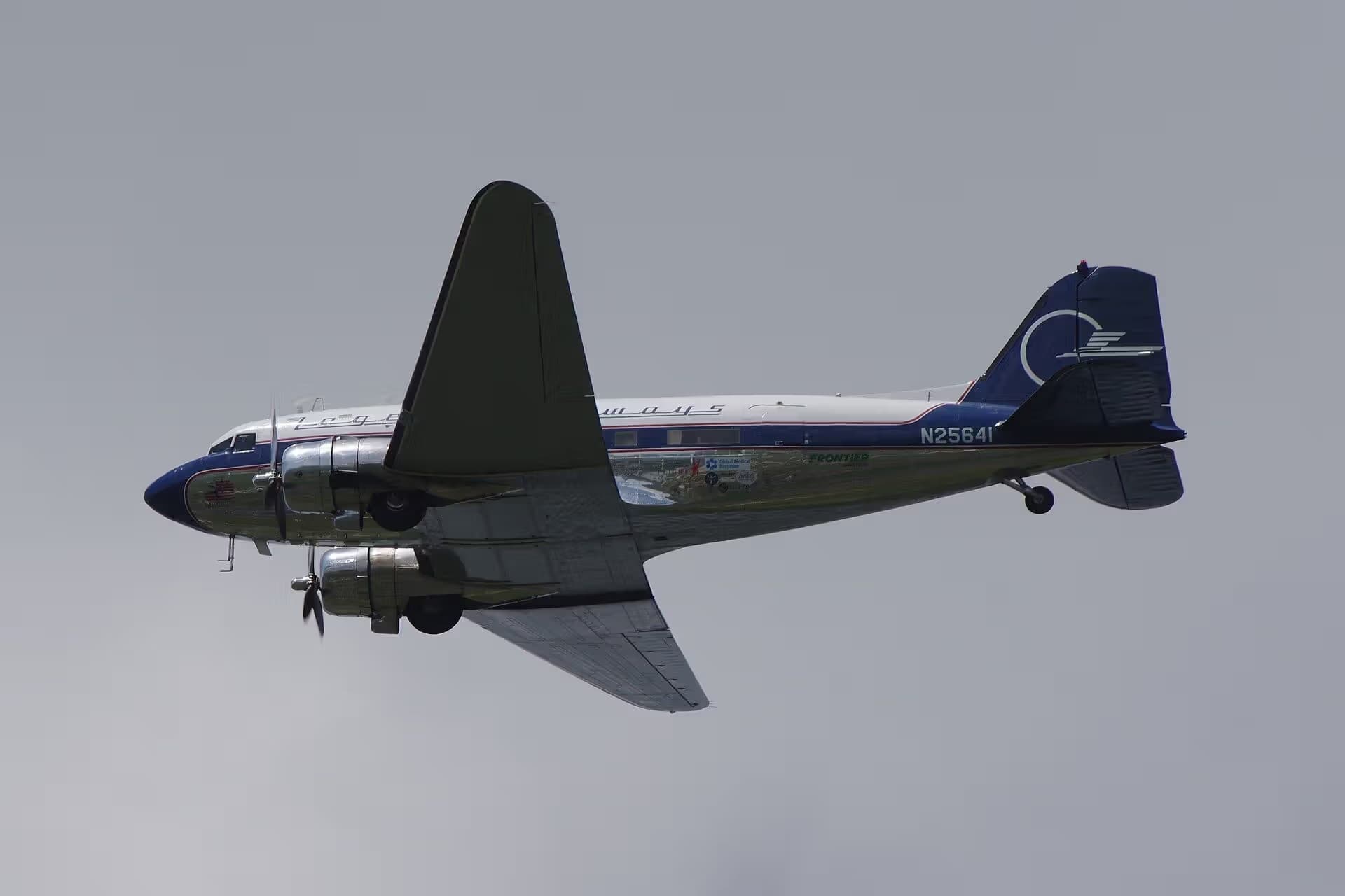 N25641 — Twin-engine aircraft