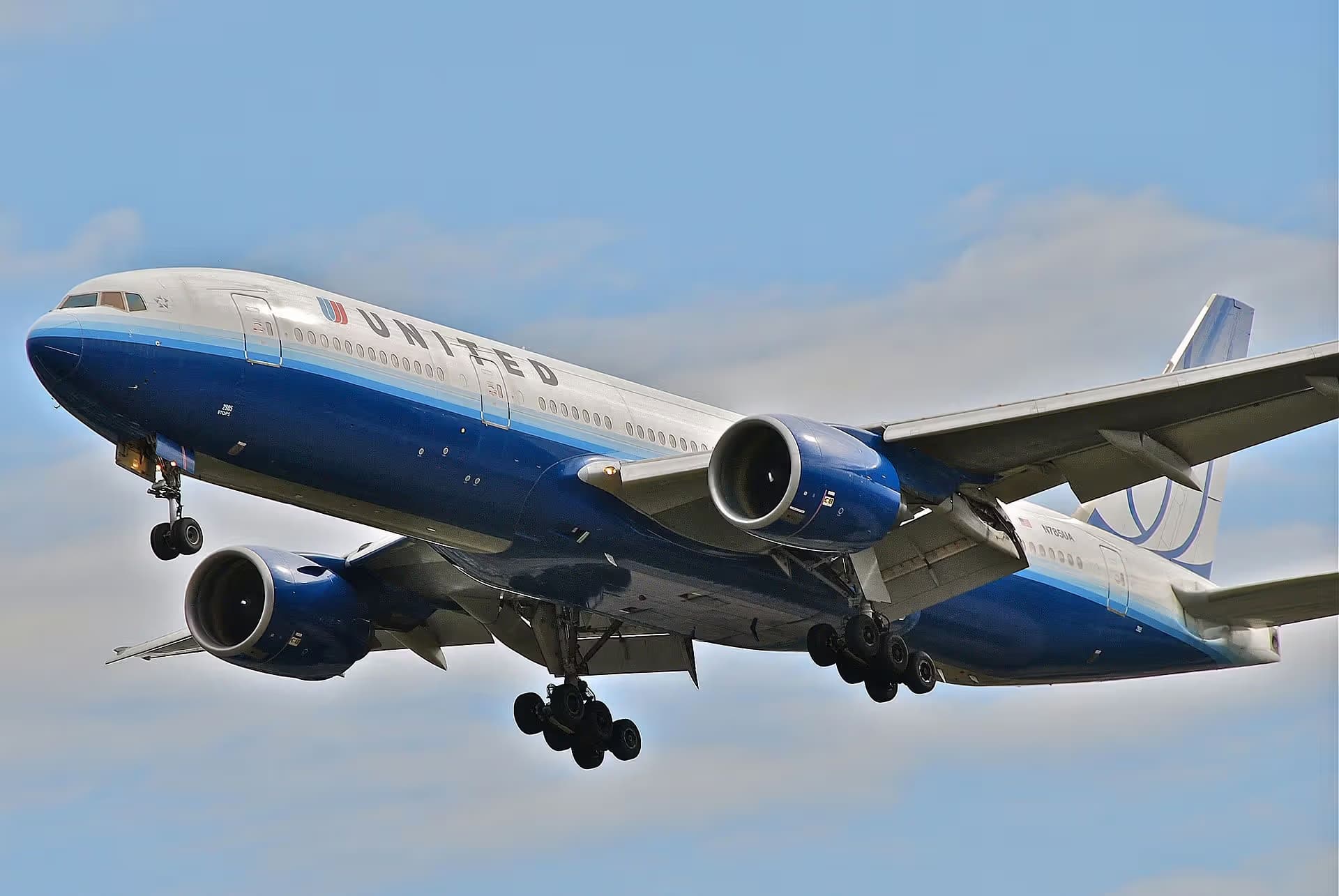 N785UA — Boeing