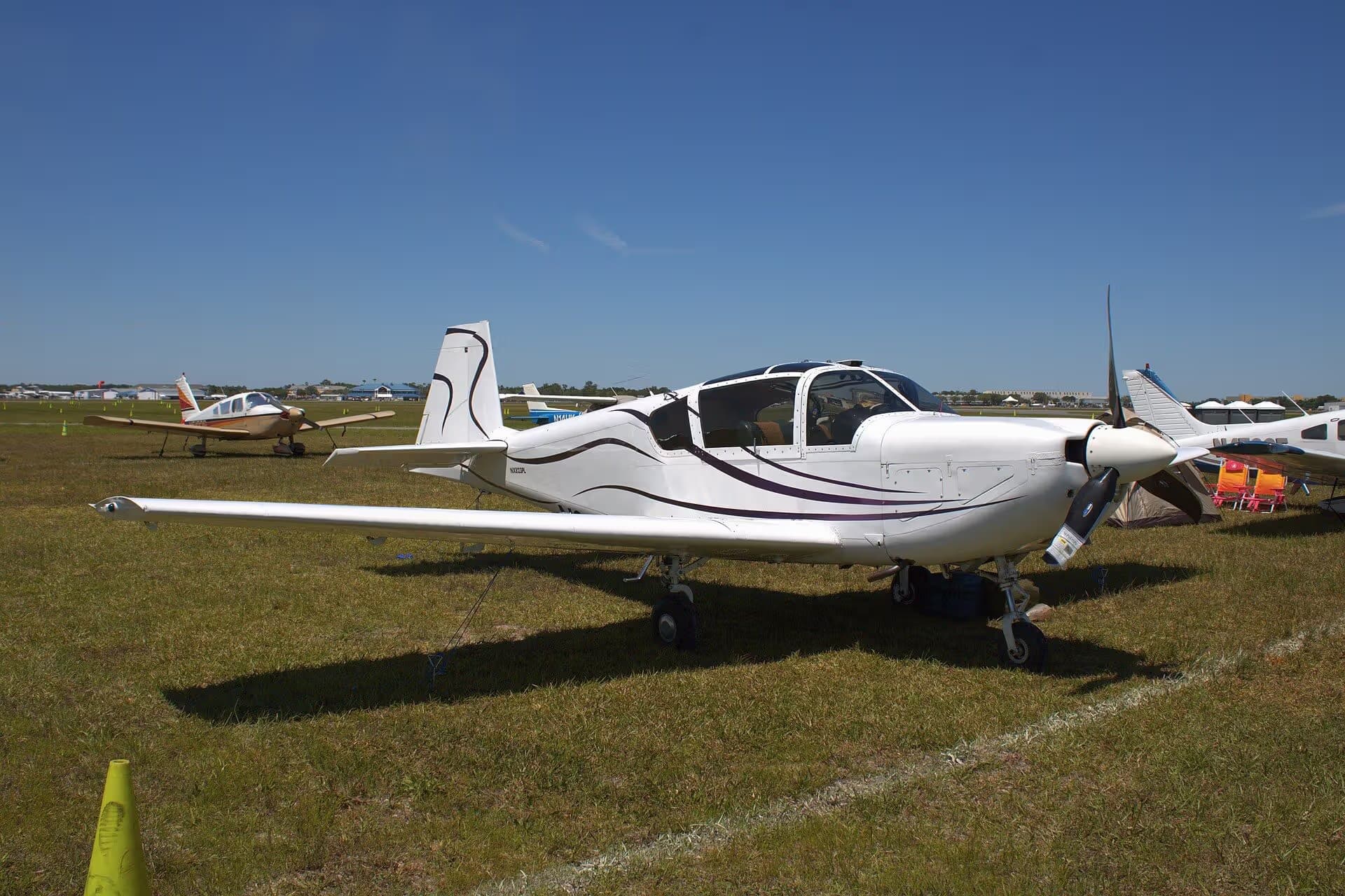 Unidentified — Single-engine aircraft