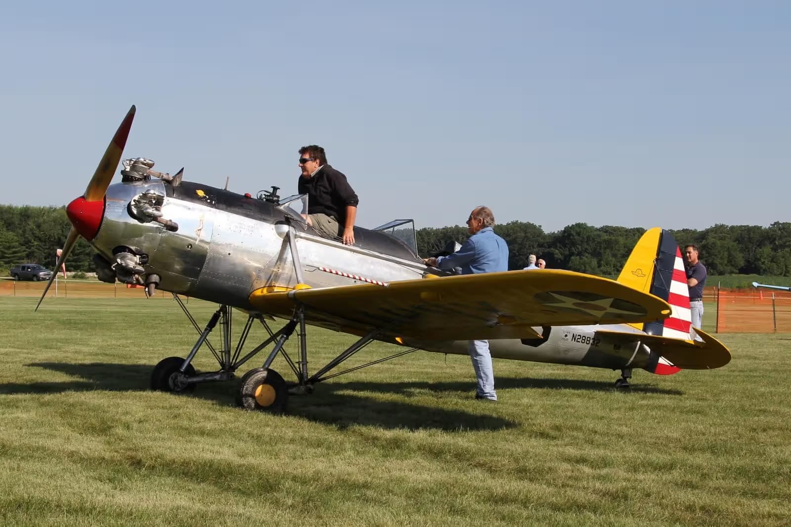 N28832 — Single-engine aircraft