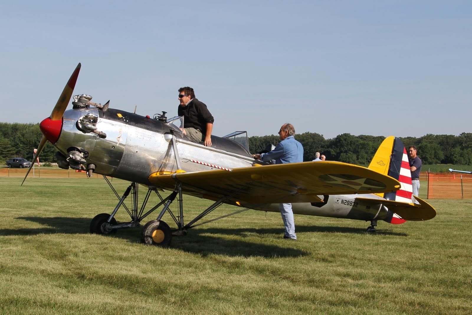 N28832 — Single-engine aircraft
