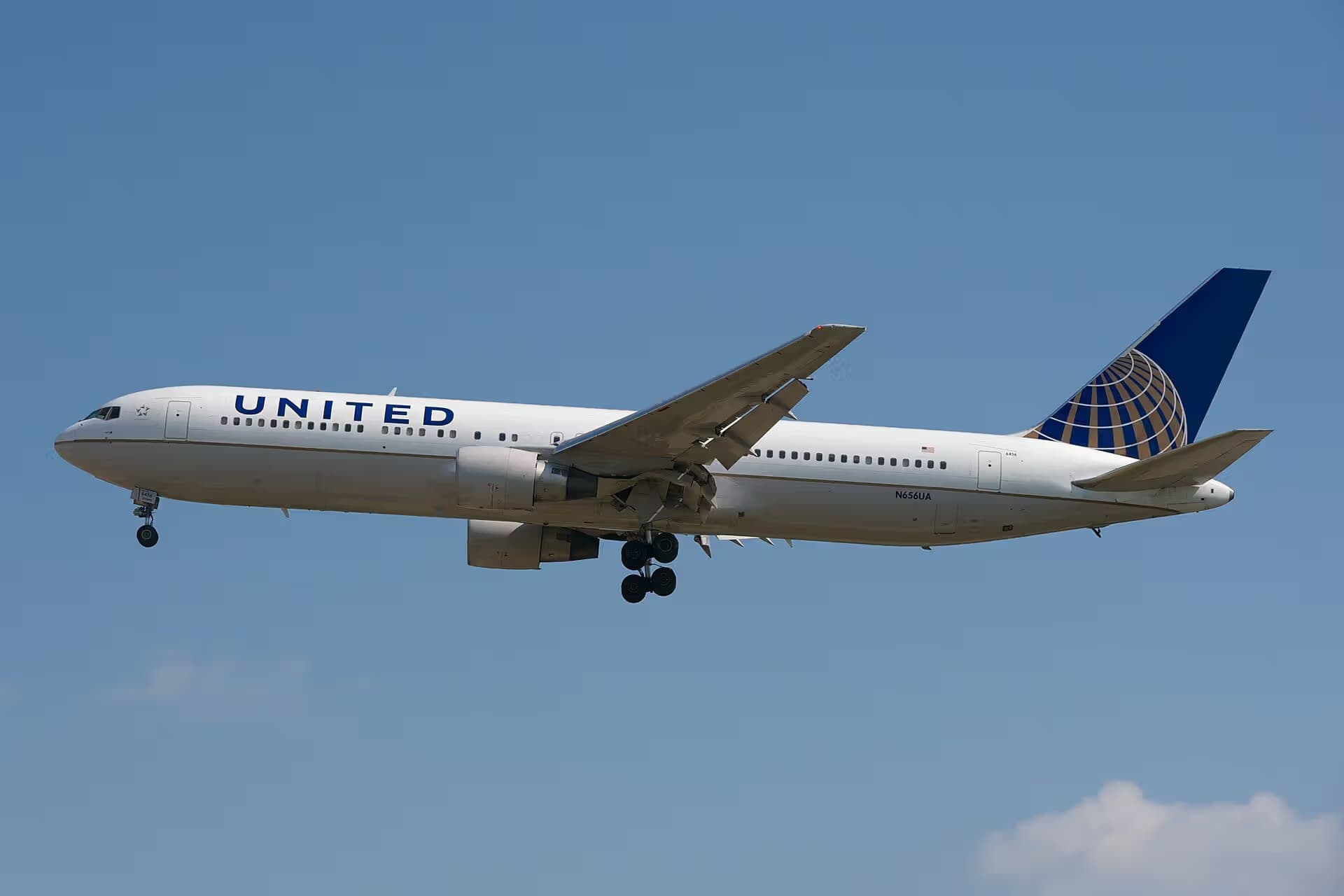 N656UA — Boeing
