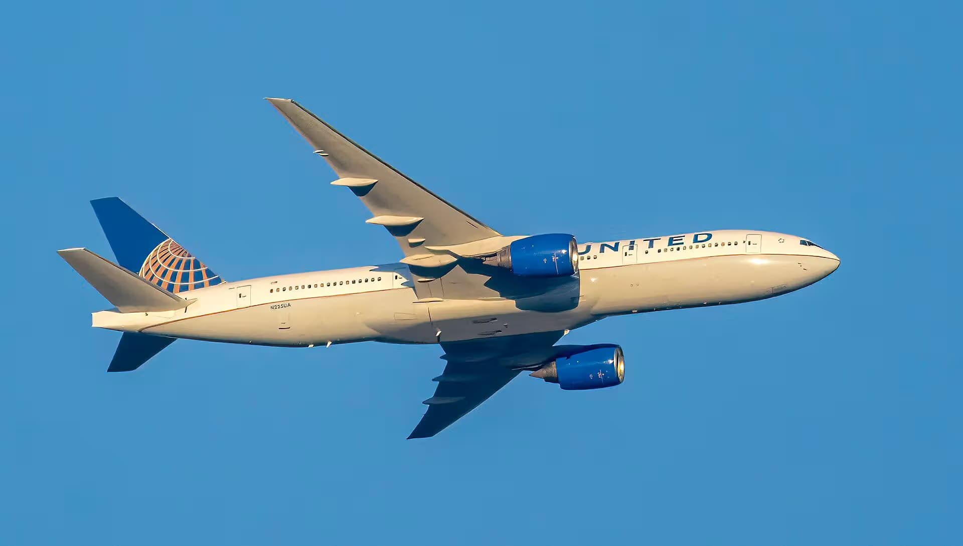 N225UA — Boeing