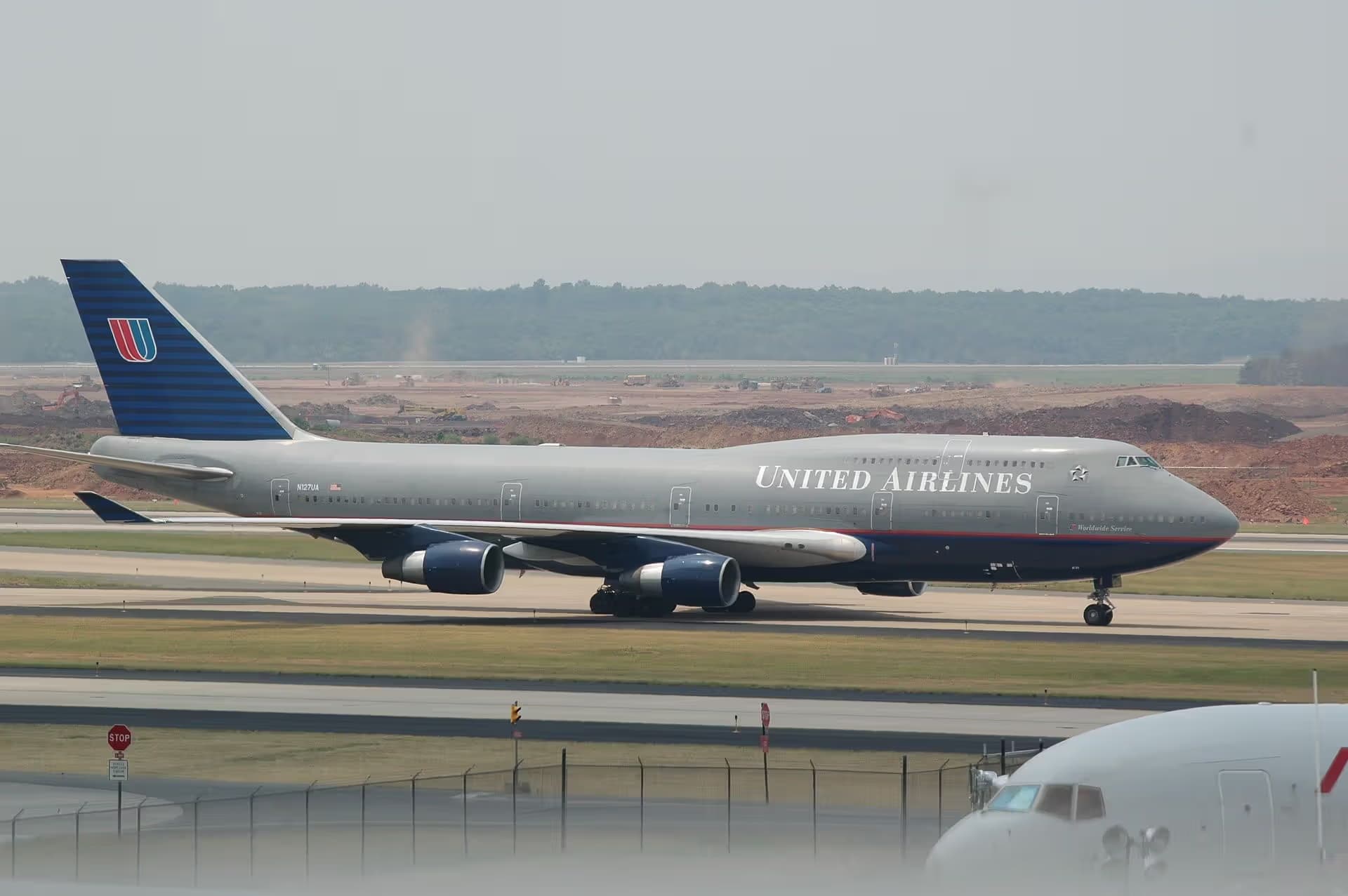 N127UA — Boeing