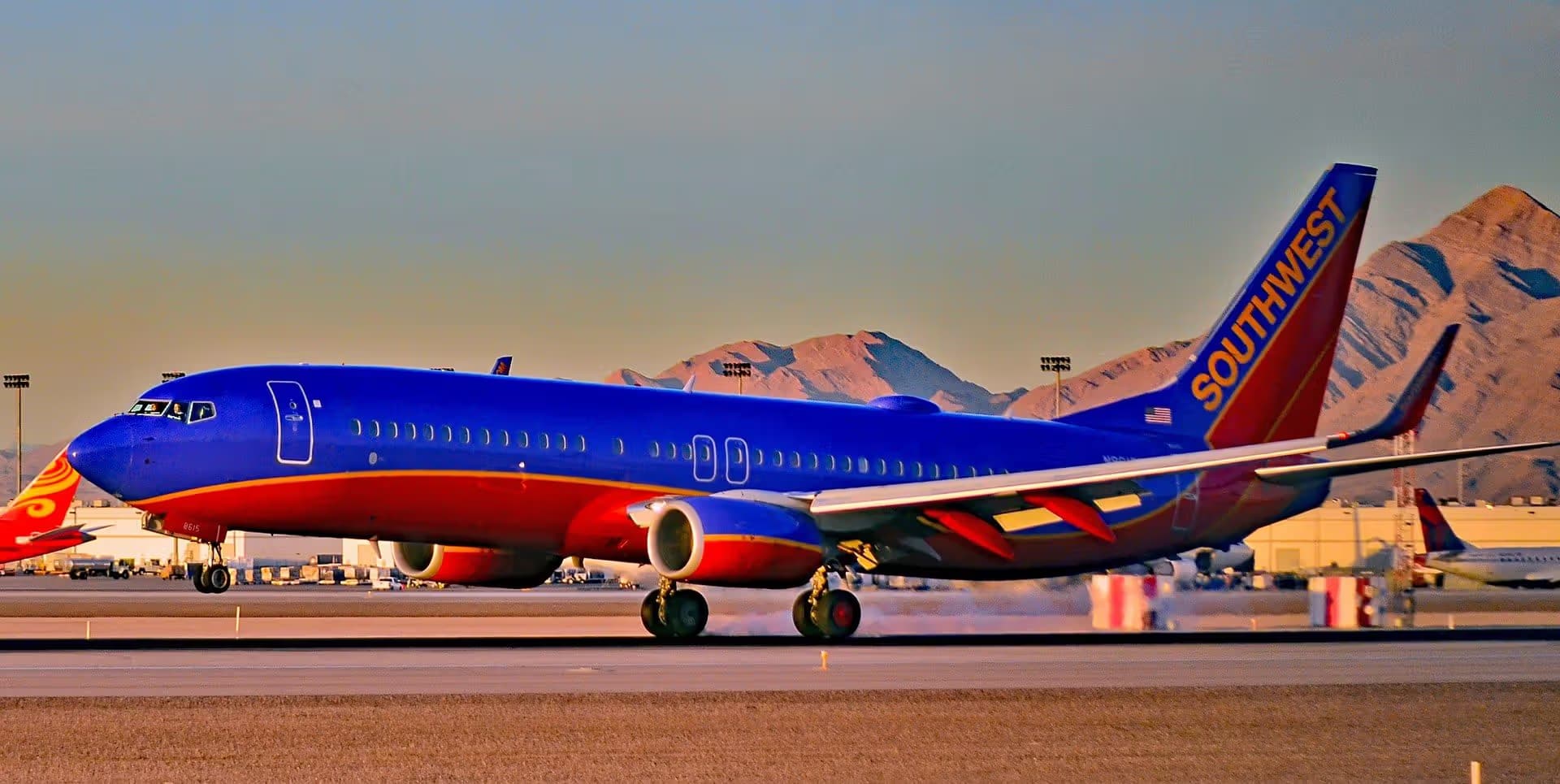 N8615E — Twin-engine aircraft