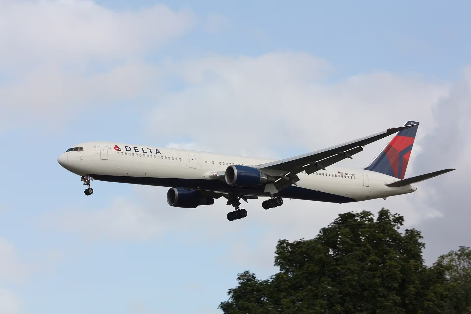 N834MH — Twin-engine aircraft