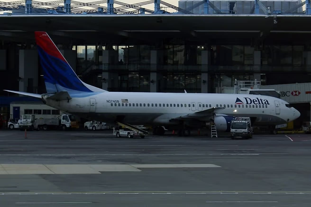 N3745B — Boeing