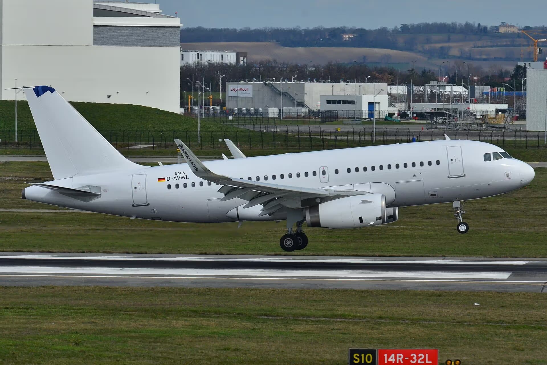 N703AV — Airbus