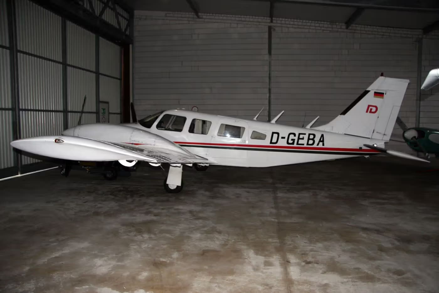 D-GEBA — Twin-engine aircraft