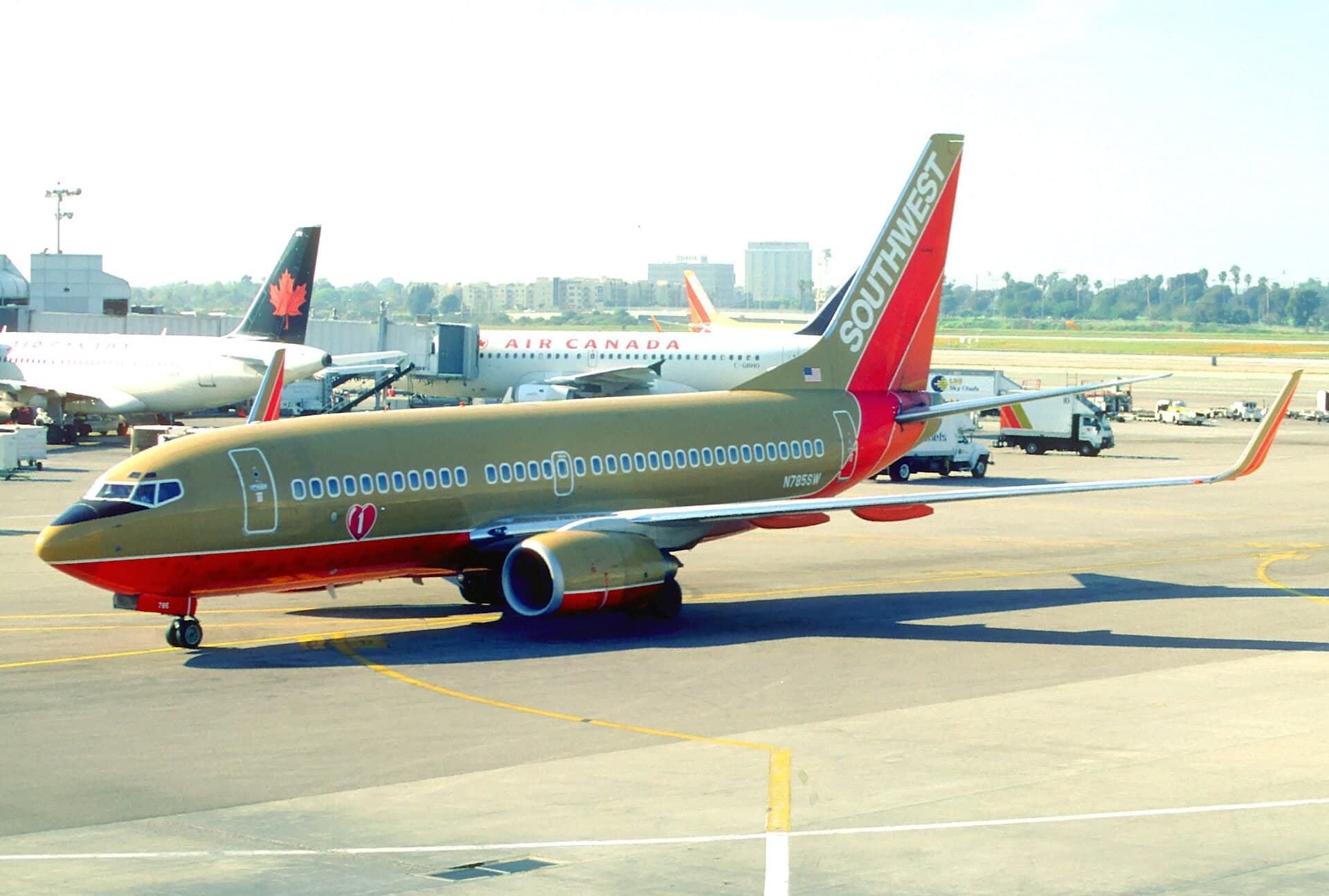 N785SW — Twin-engine aircraft