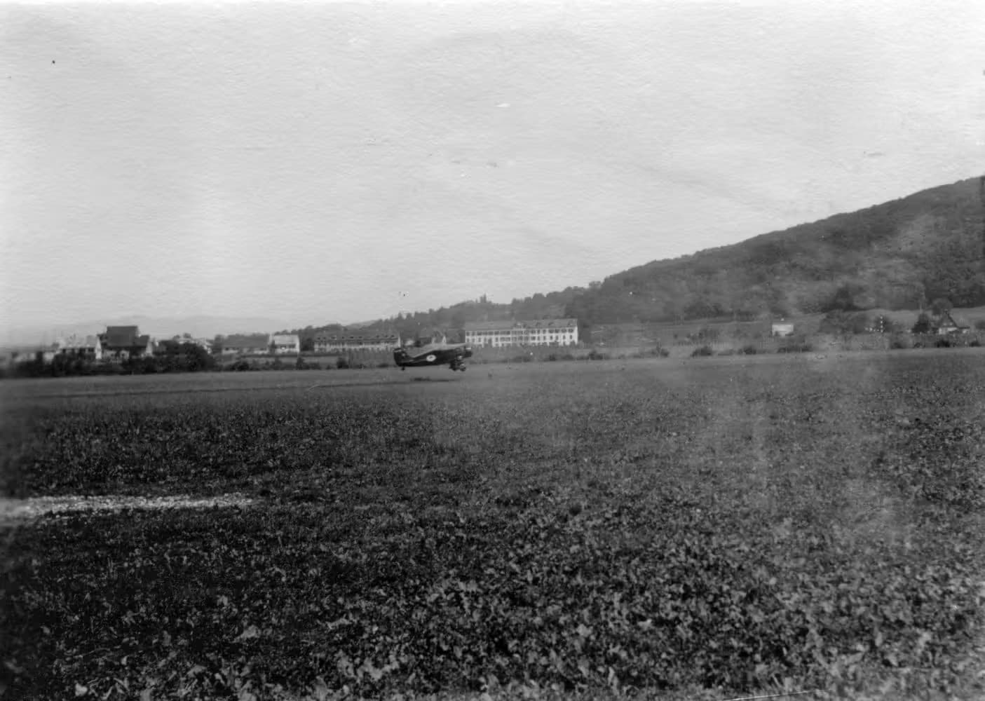 Unidentified — Single-engine aircraft