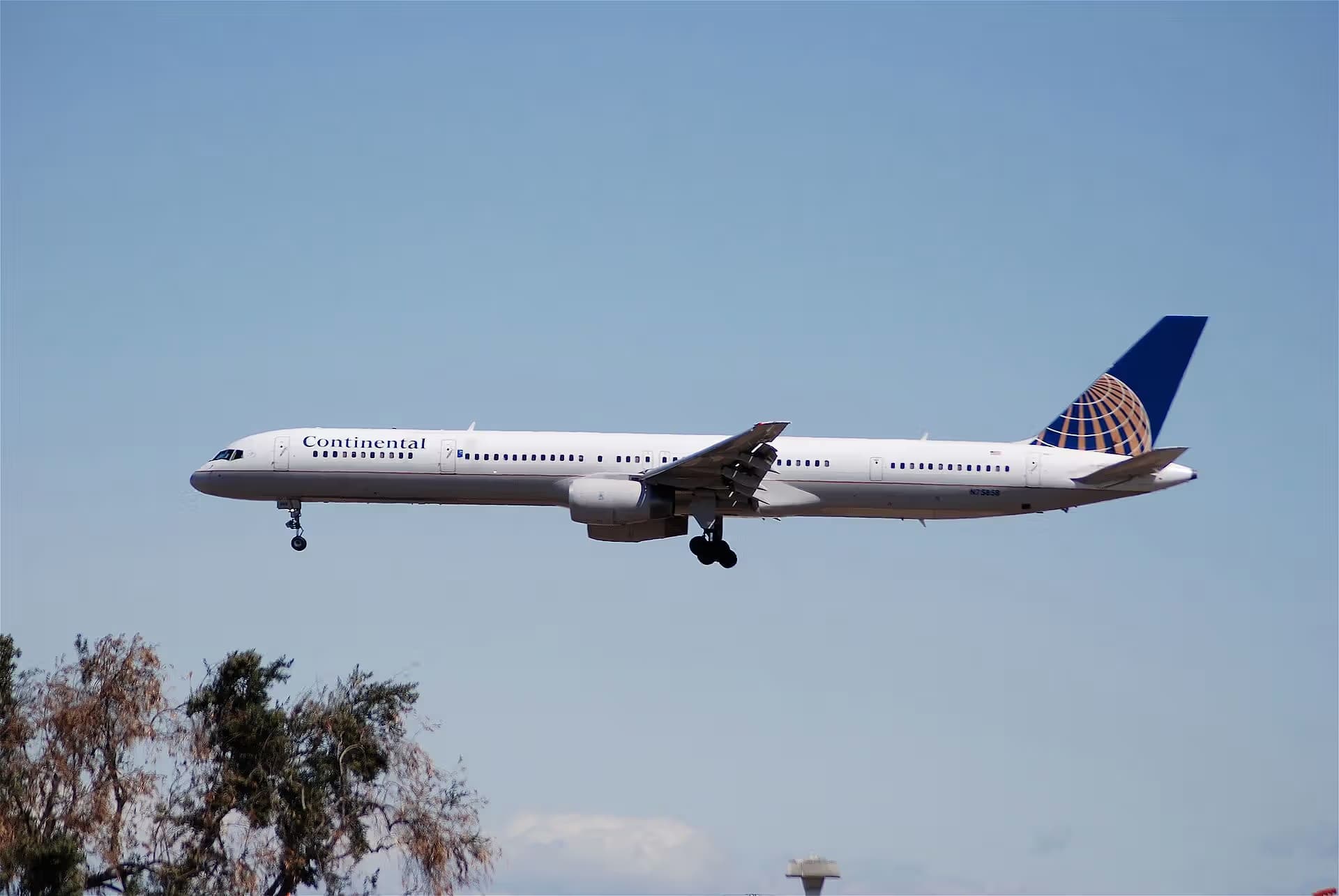 N75858 — Boeing