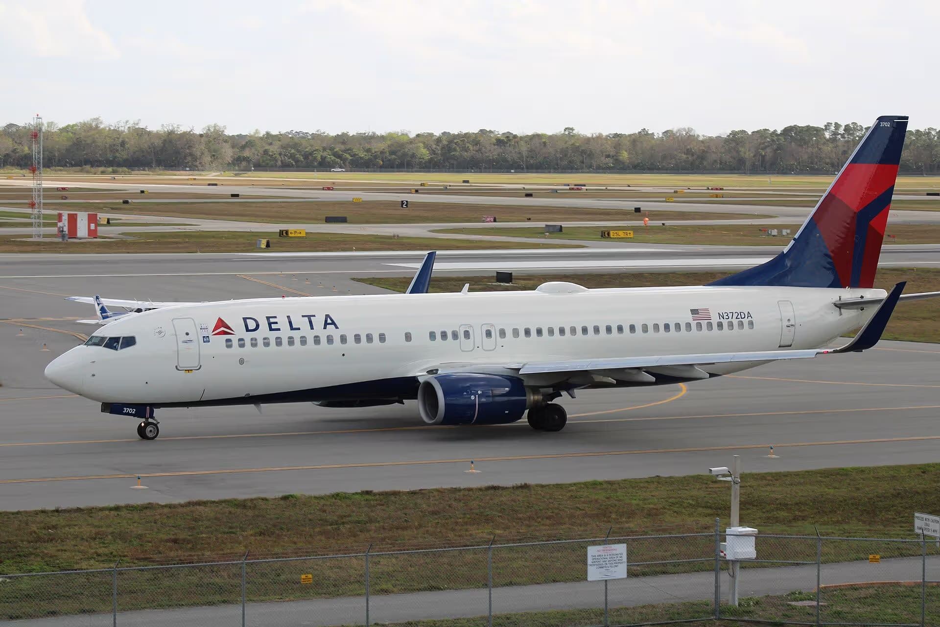 N372DA — Boeing
