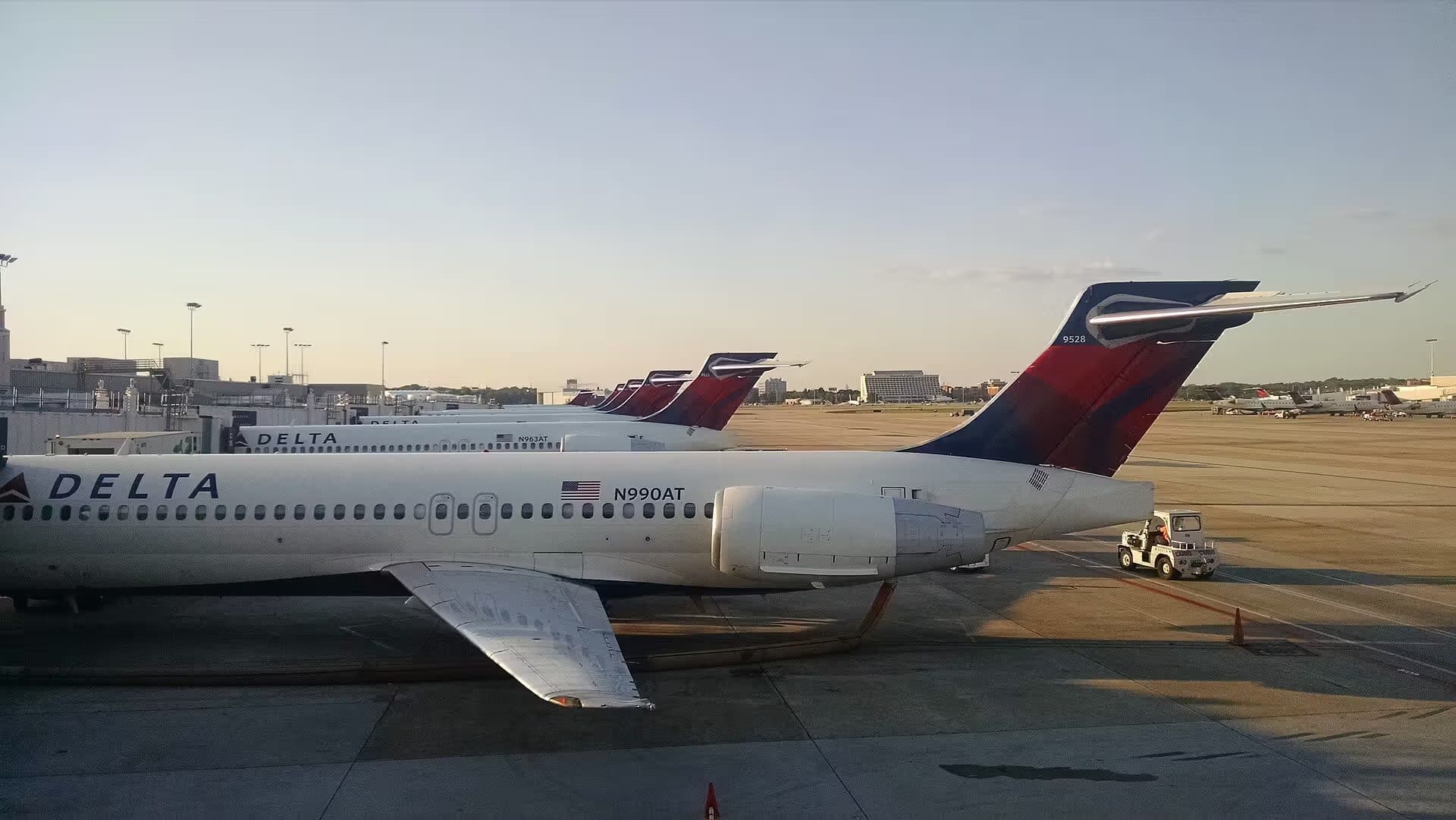 N990AT — Boeing