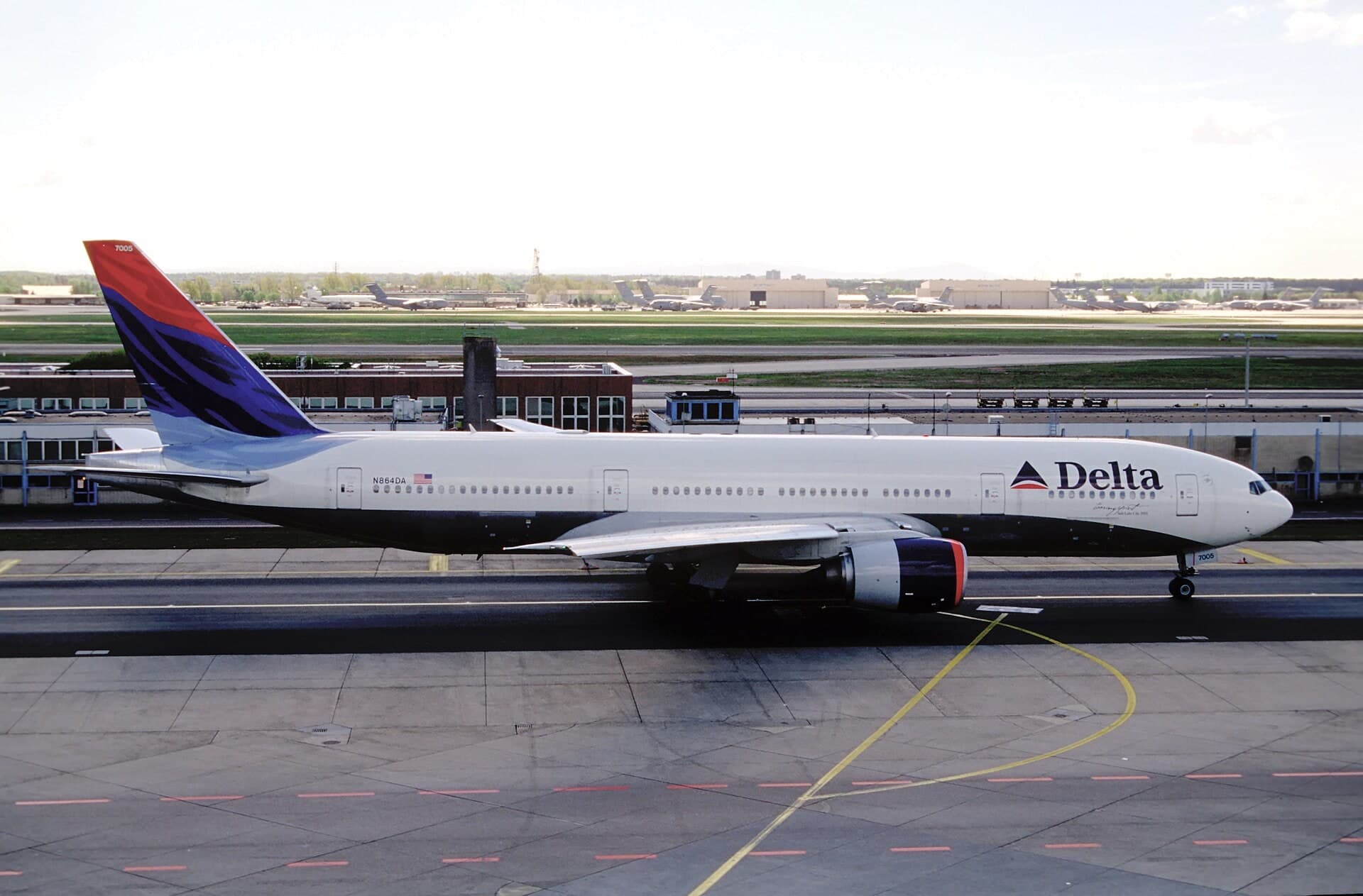 N864DA — Twin-engine aircraft
