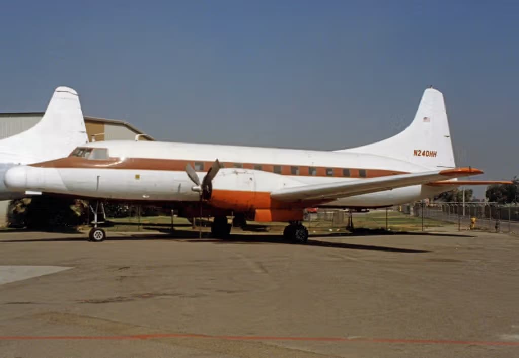 N240HH — Twin-engine aircraft