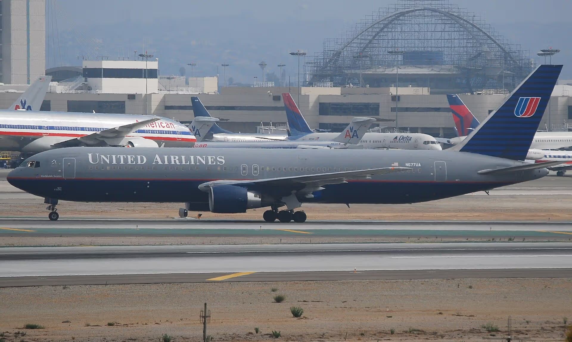 N677UA — Boeing