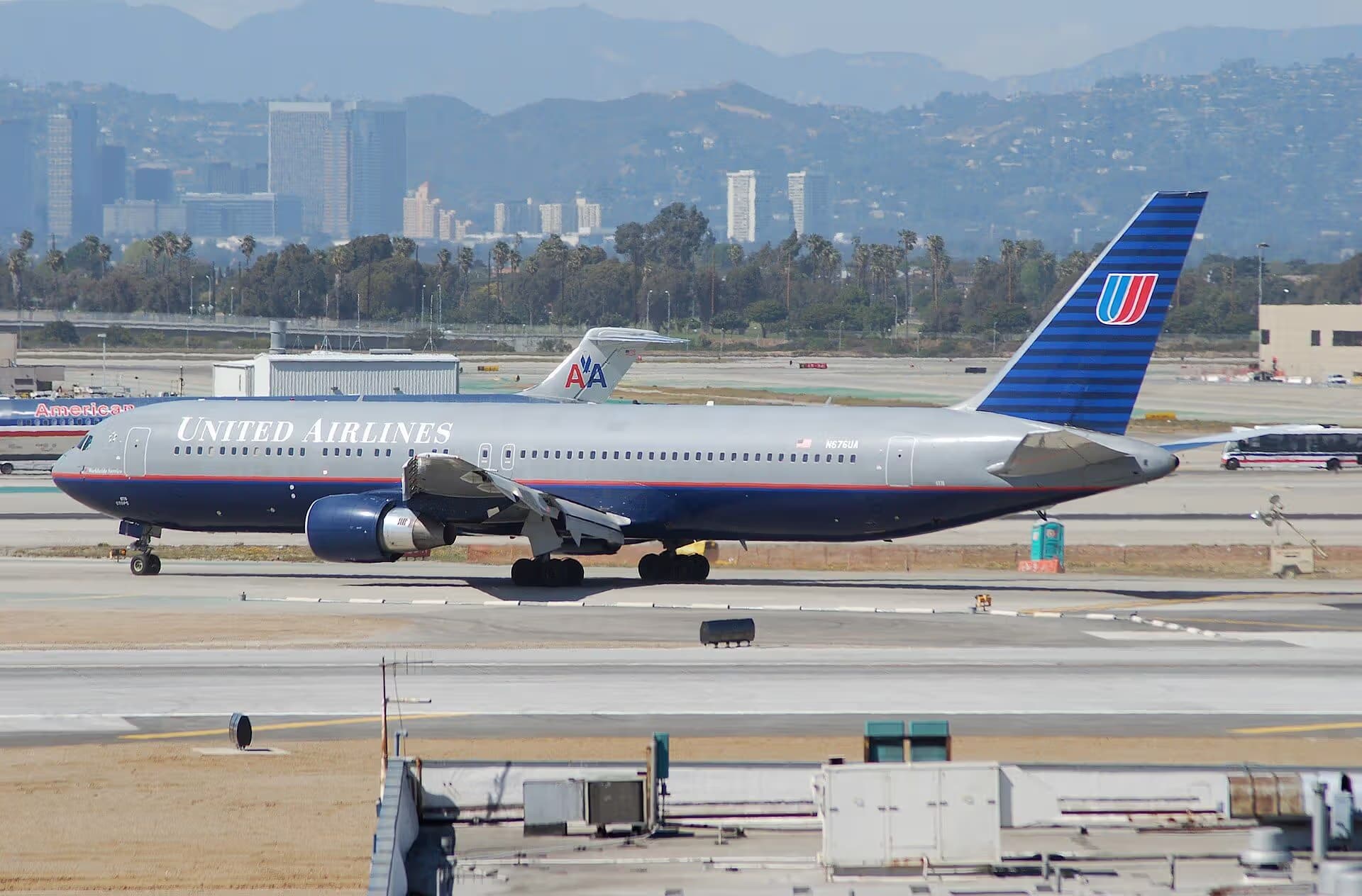 N676UA — Boeing