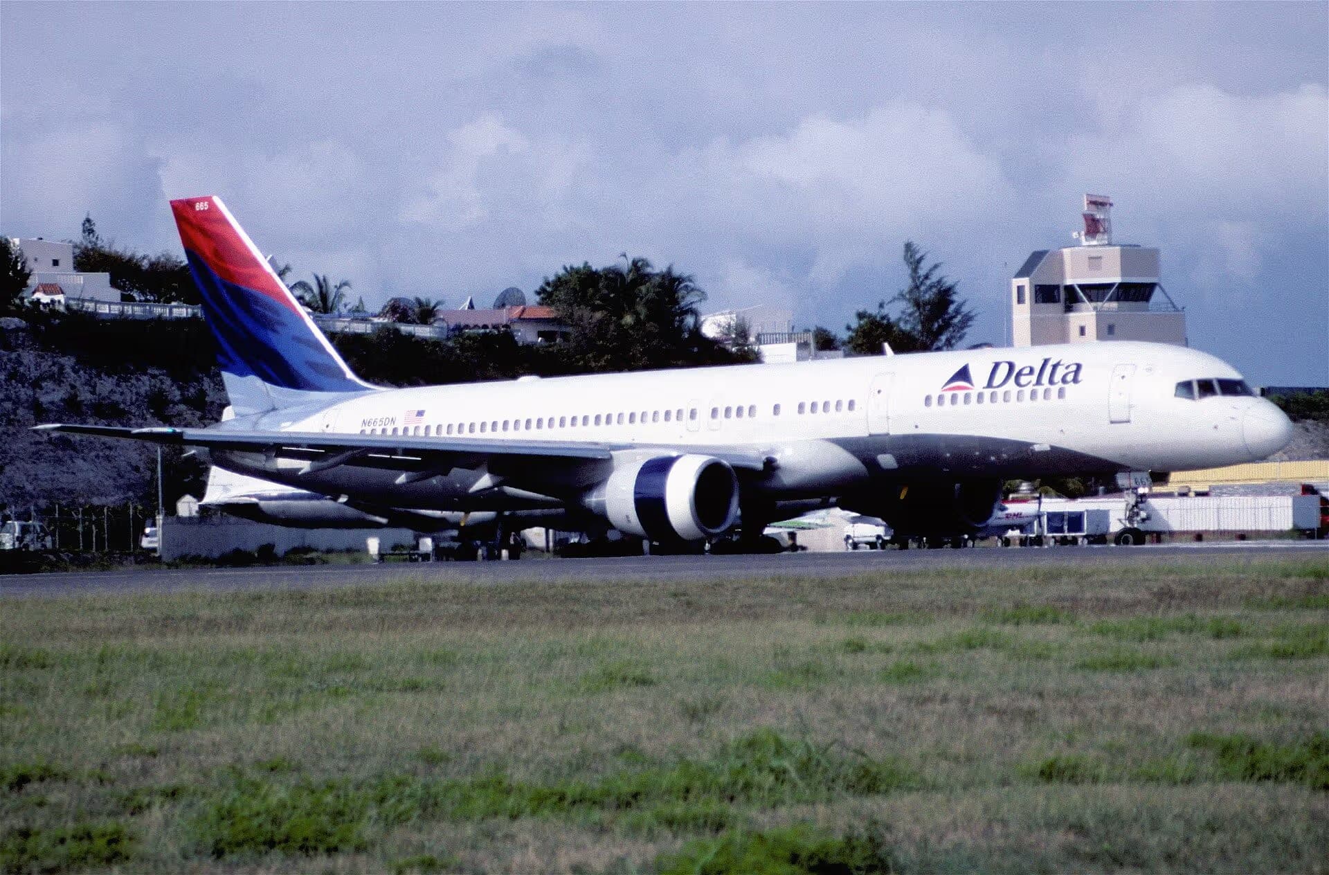 N665DN — Twin-engine aircraft