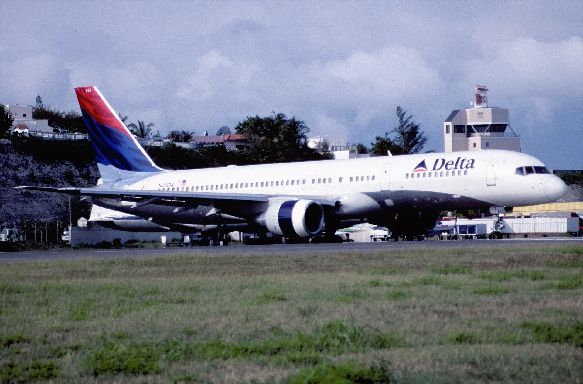 N665DN — Twin-engine aircraft