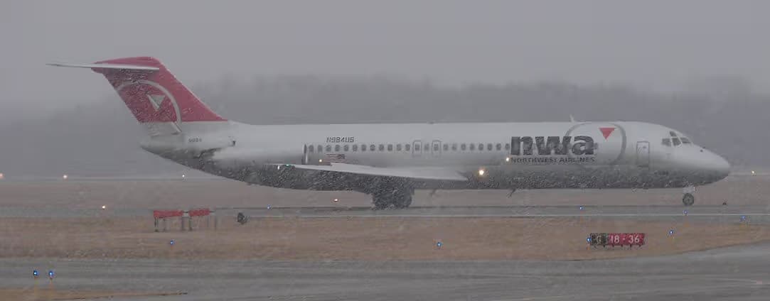 N984US — Douglas