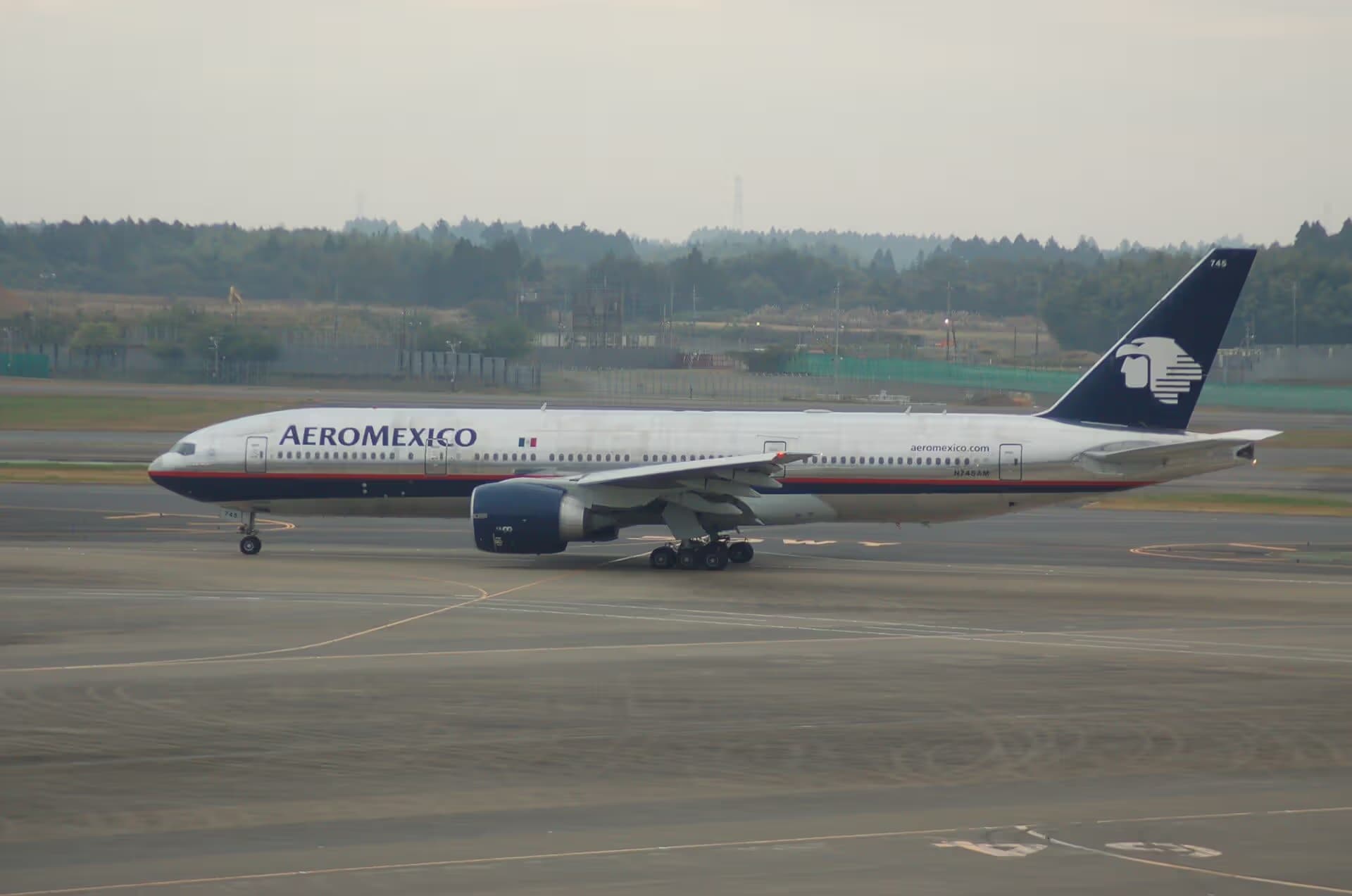 N745AM — Twin-engine aircraft