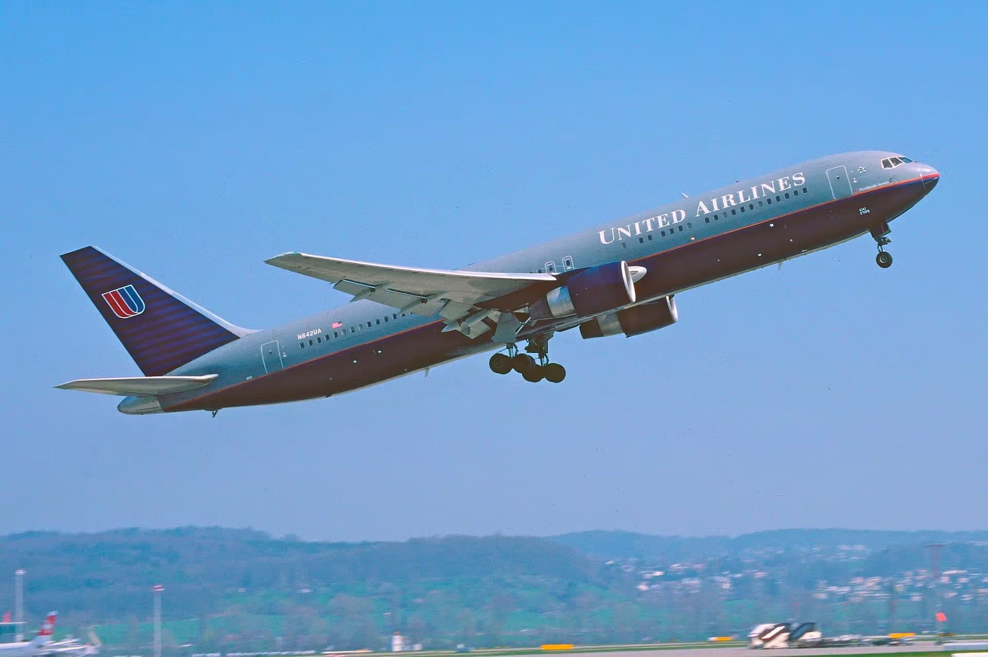 N642UA — Boeing