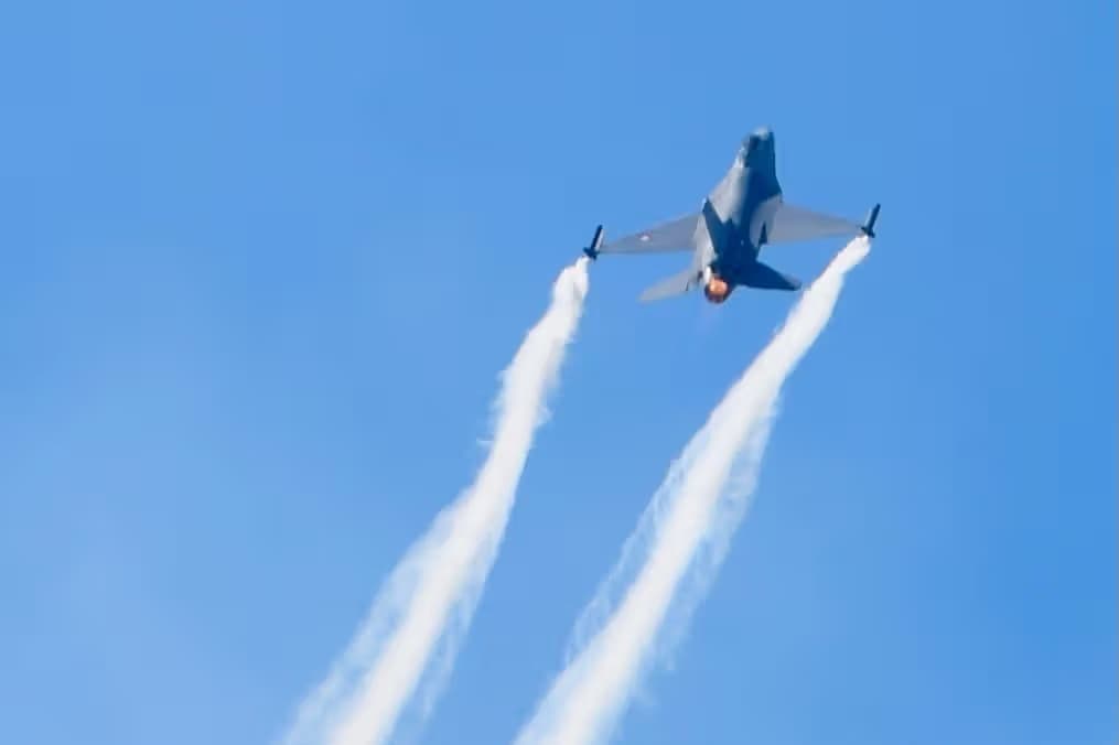 Unidentified — Single-engine aircraft
